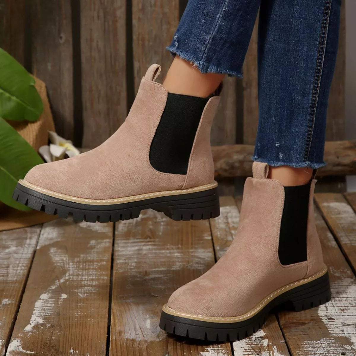 Round Toe Block Heel Boots in black