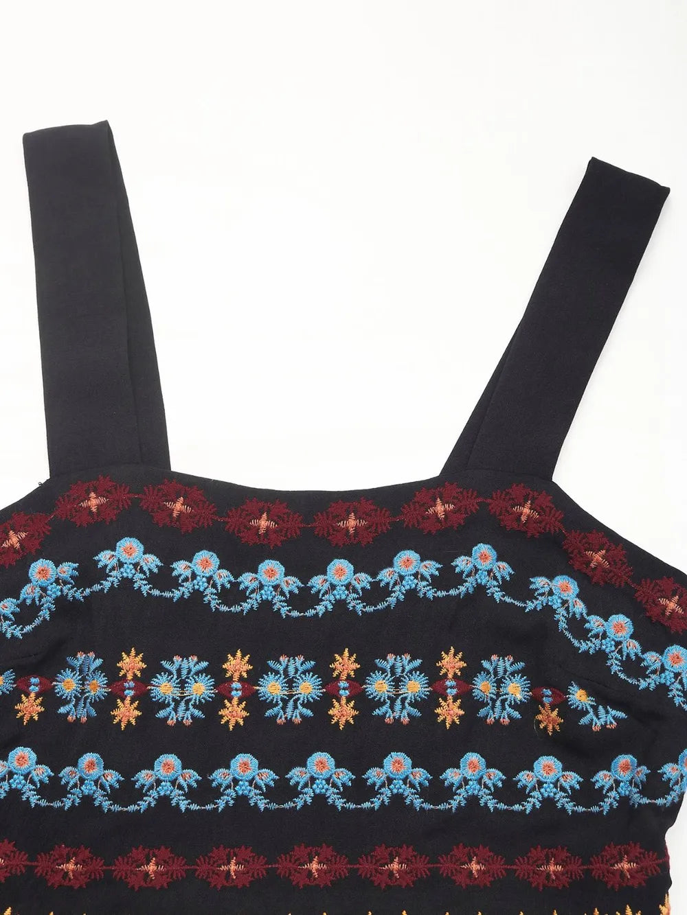 Sleeveless embroidered midi dress detail