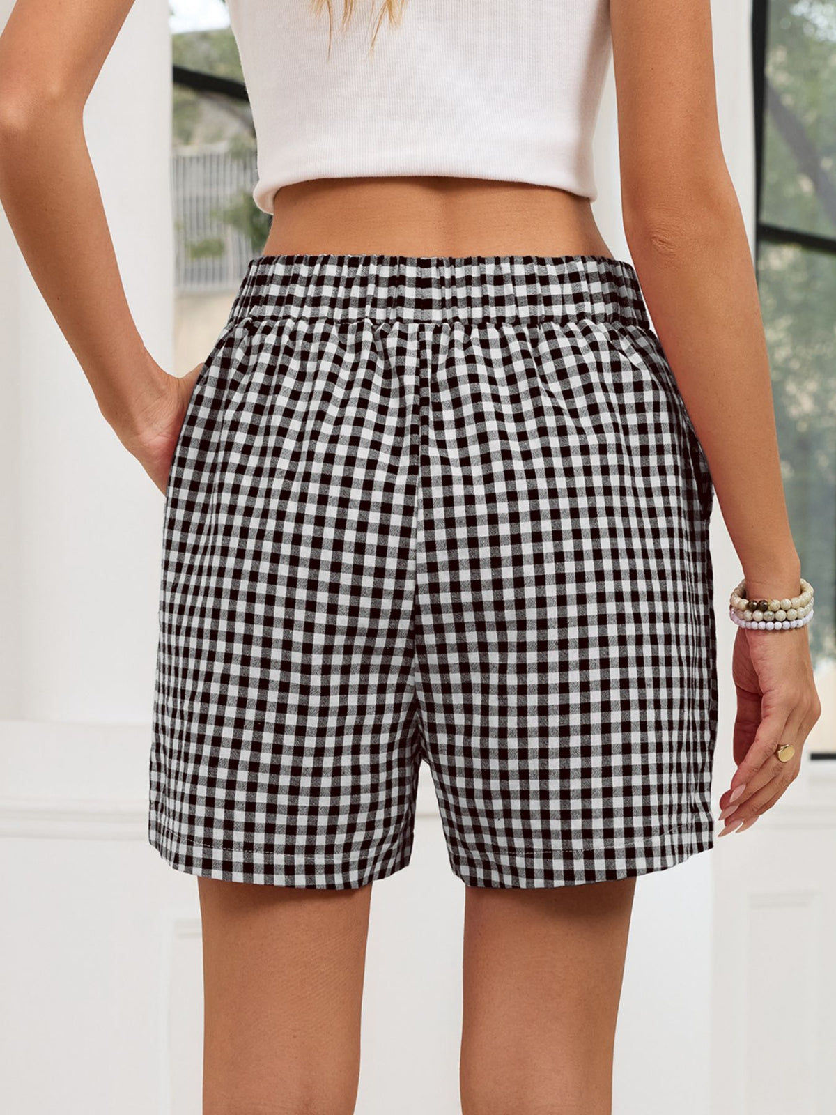Gingham shorts additional pocket close up