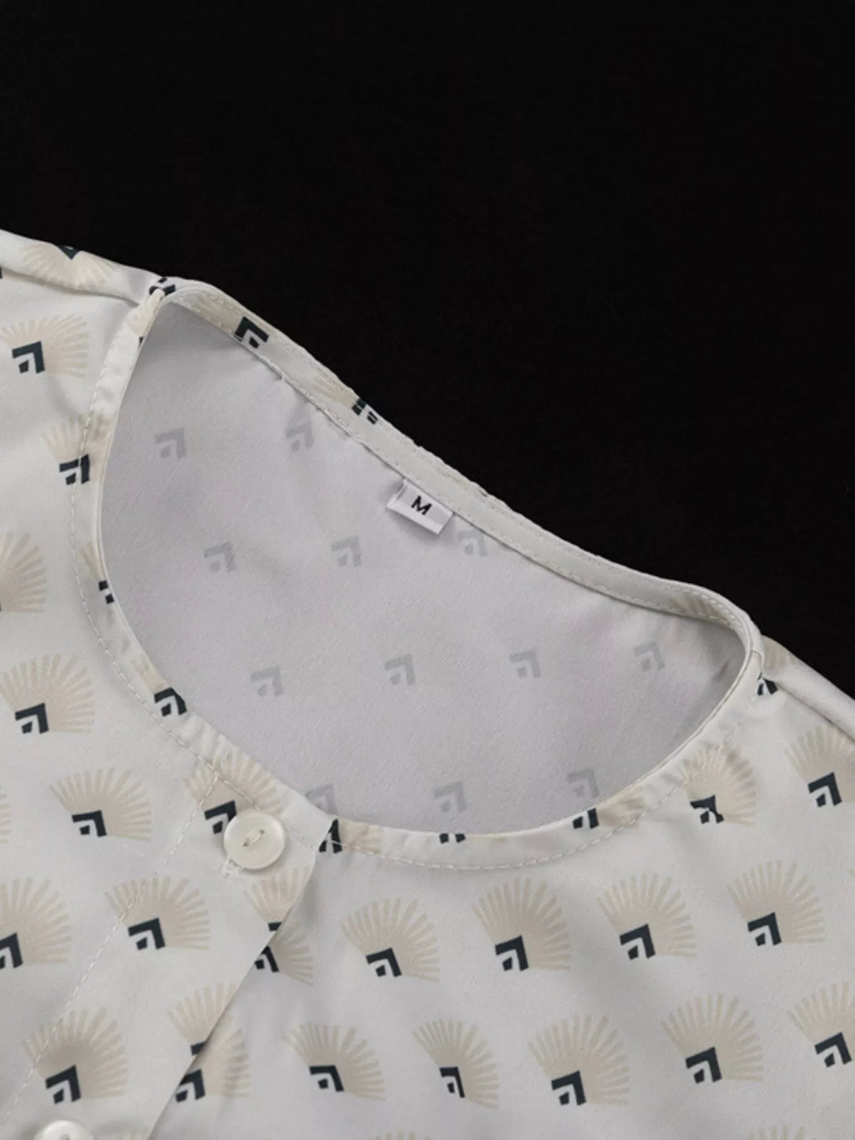 Long sleeve and cuff detail