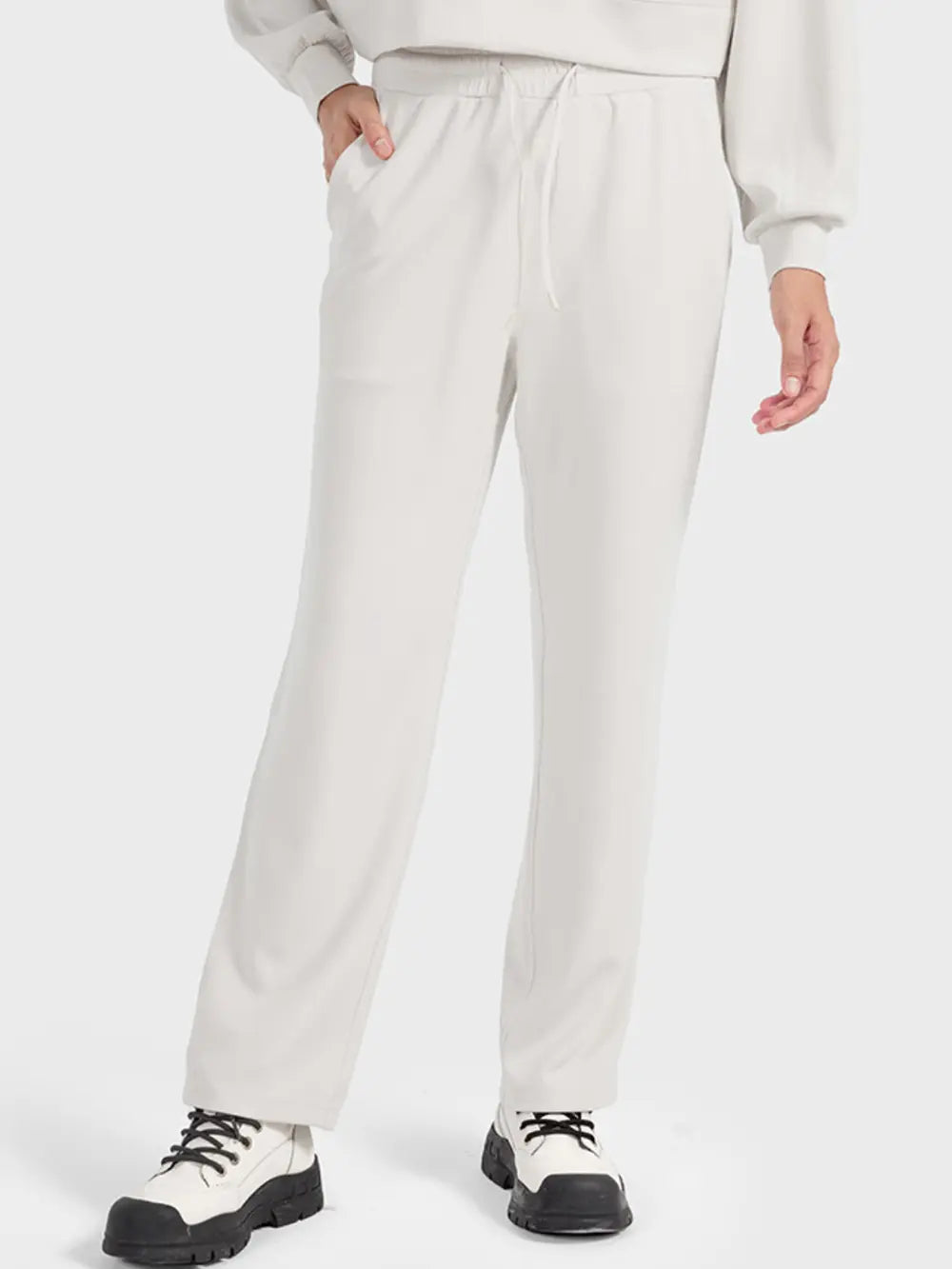 Drawstring pocket sport pants front view
