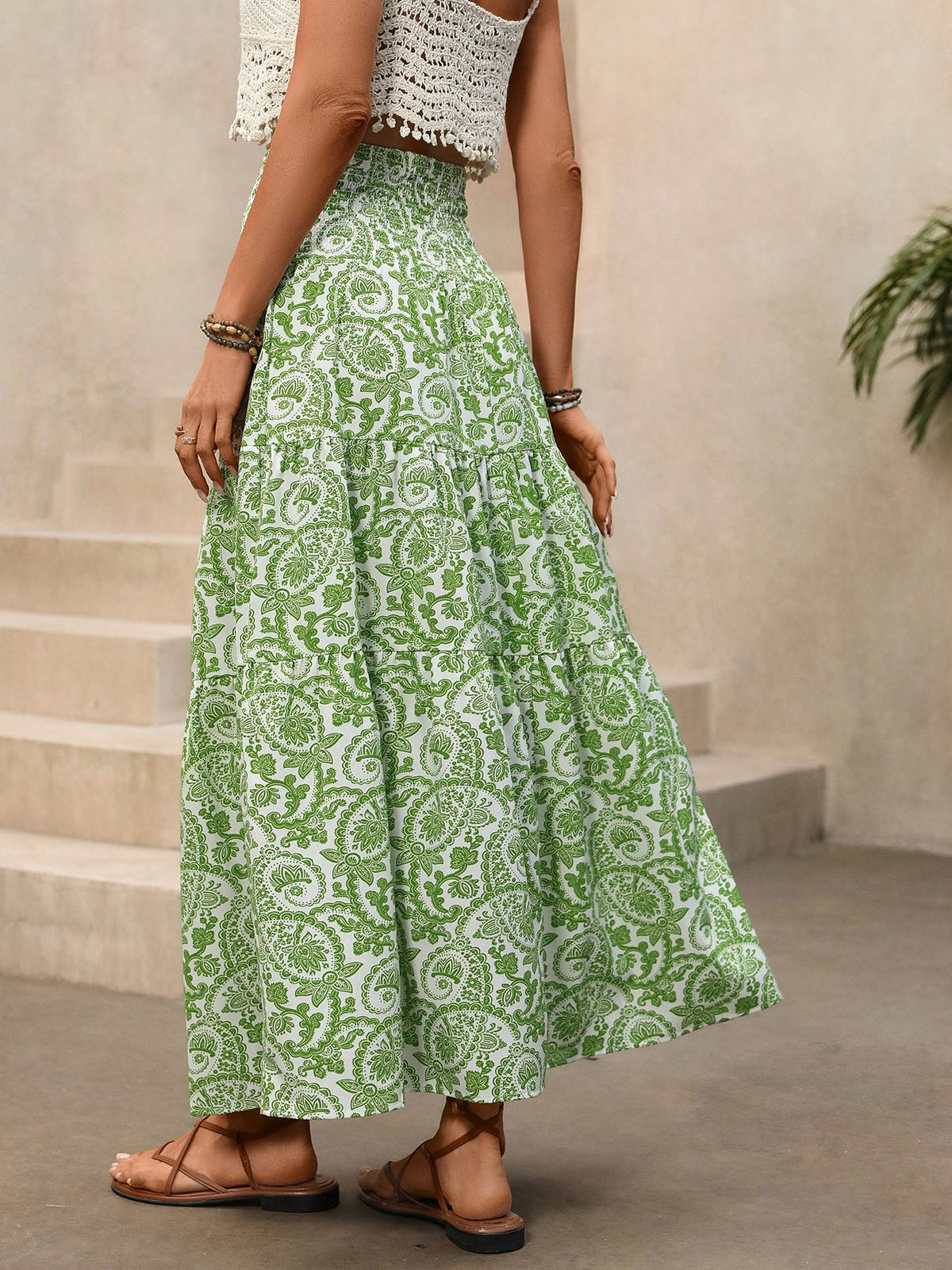 Print detail on the polyester blend skirt fabric