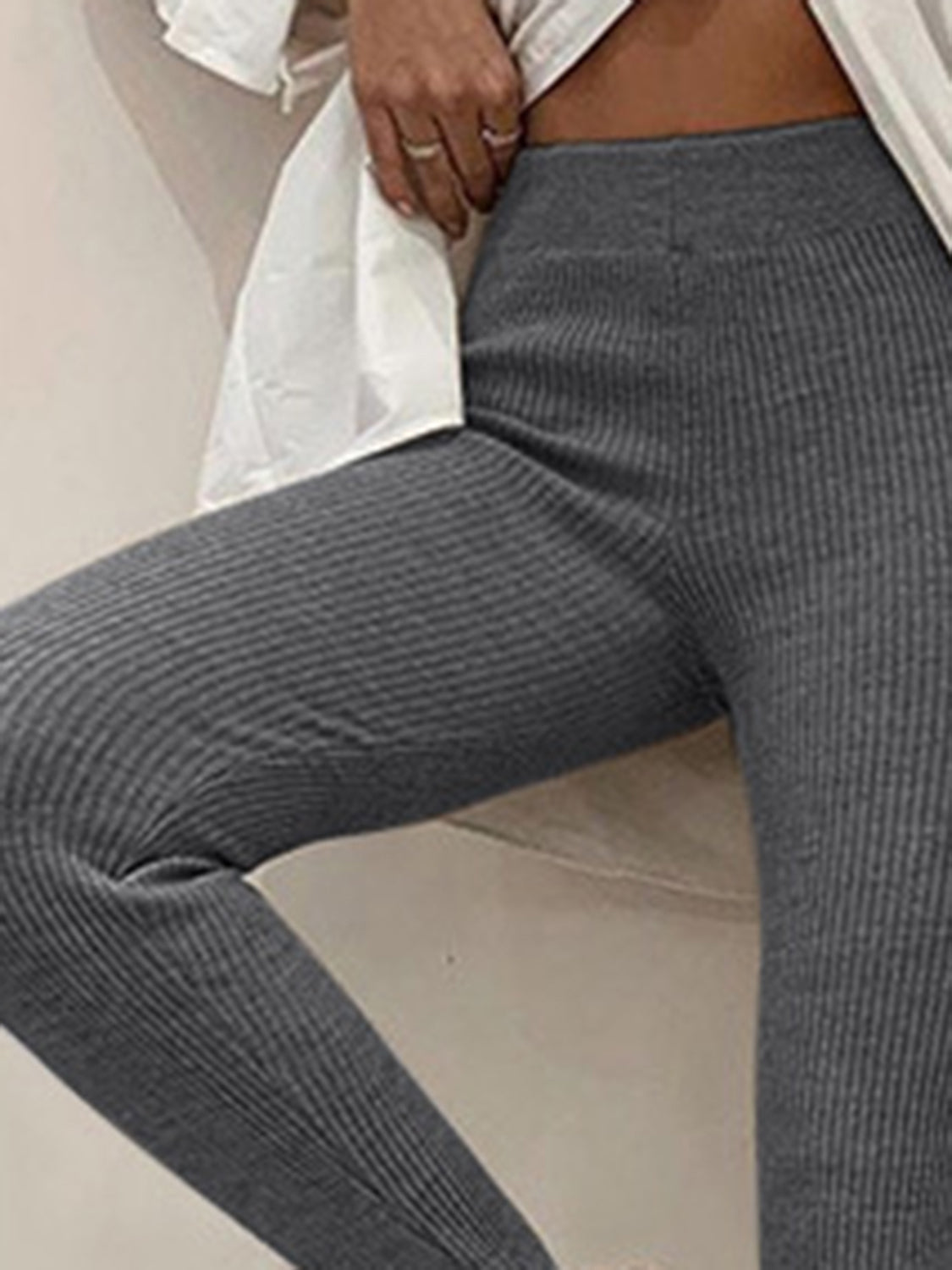 Ribbed leggings in black