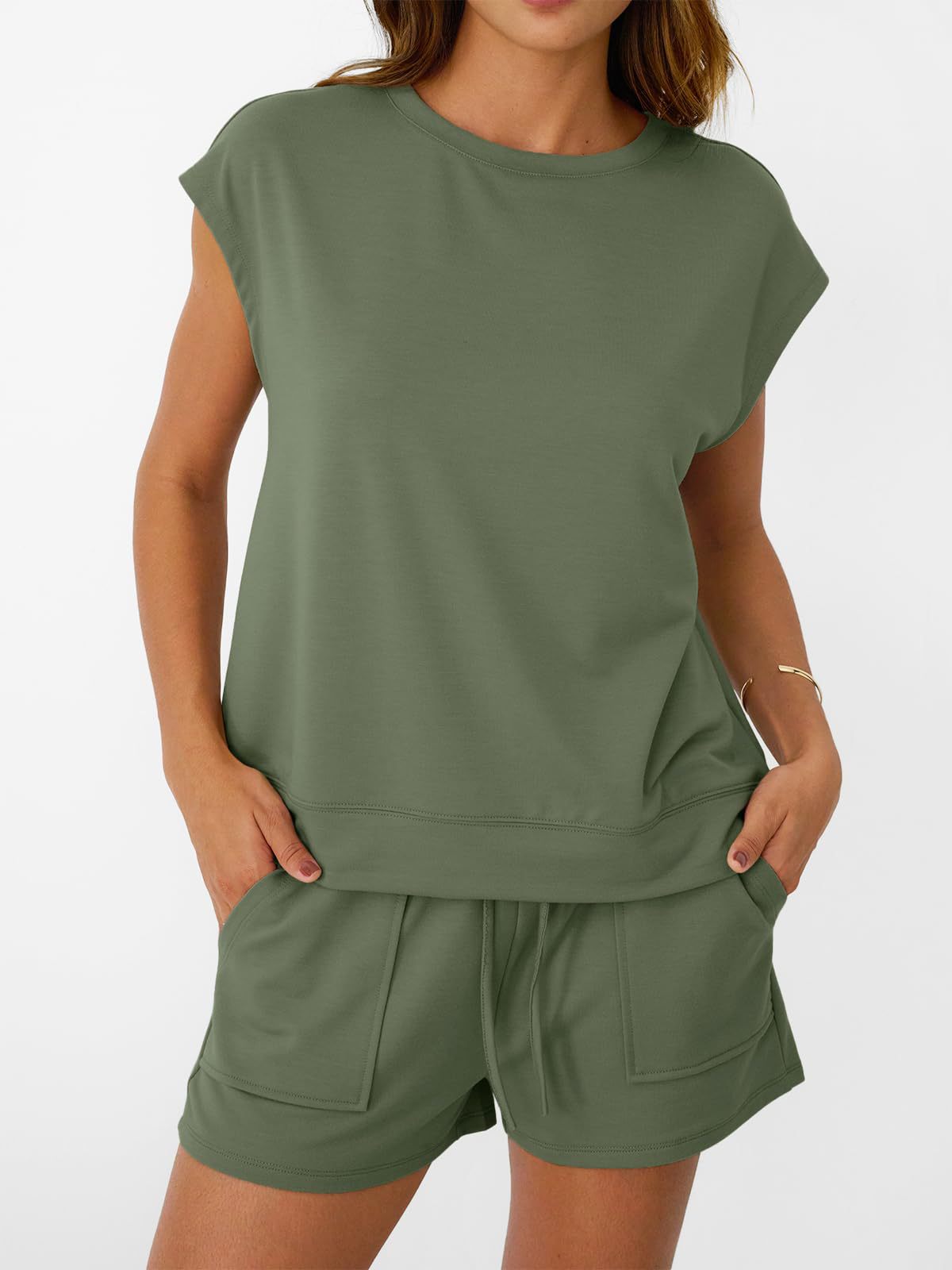 Round neck cap sleeve top and shorts set overview