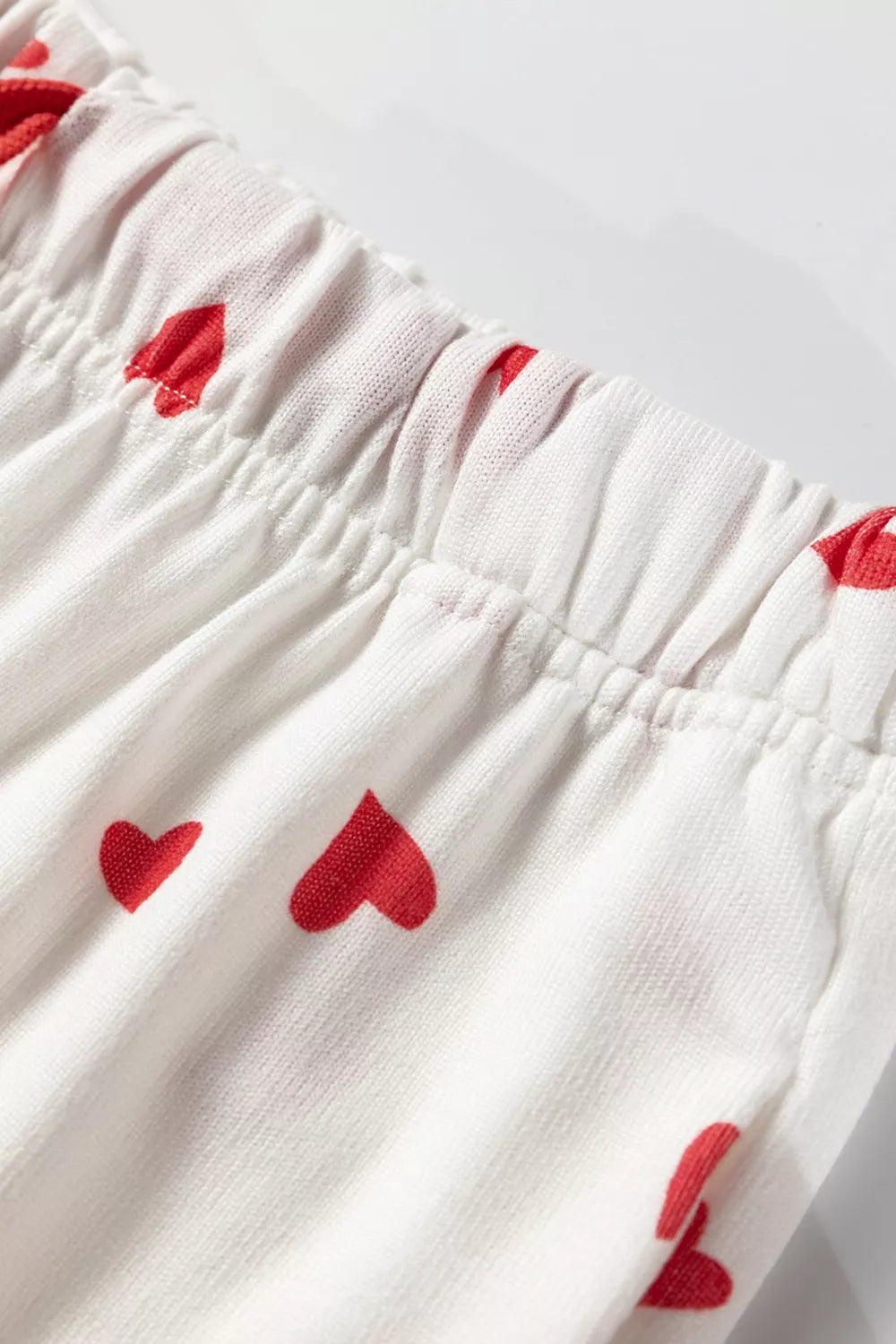 Drawstring waist detail on pants