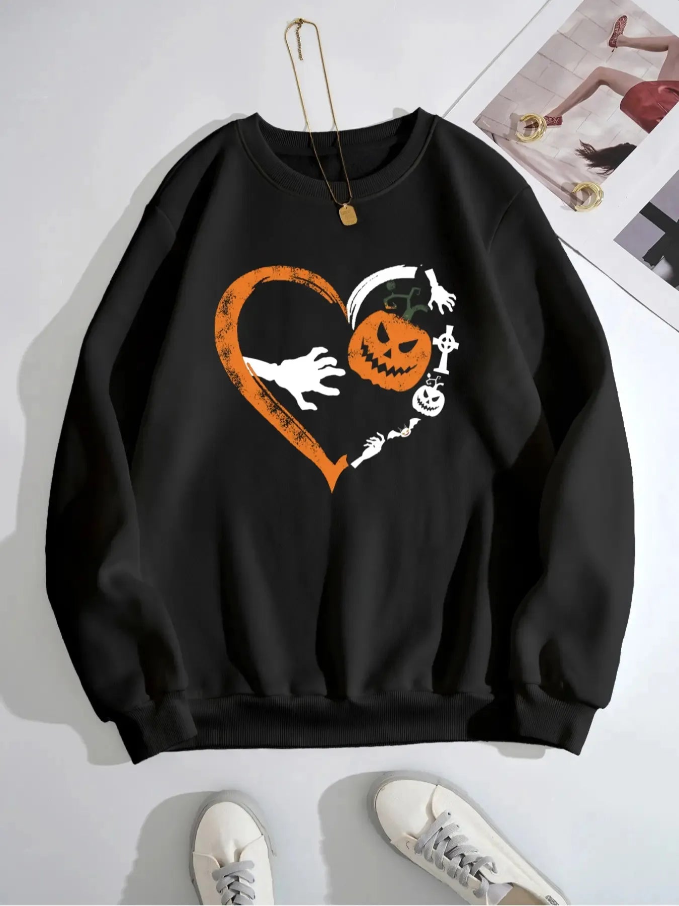 Andy Black / S Halloween Heart Pumpkin Round Neck Sweatshirt