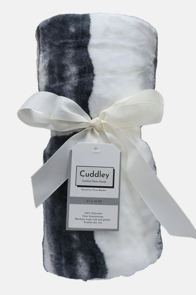 Cuddley fleece marble print throw blanket laid flat