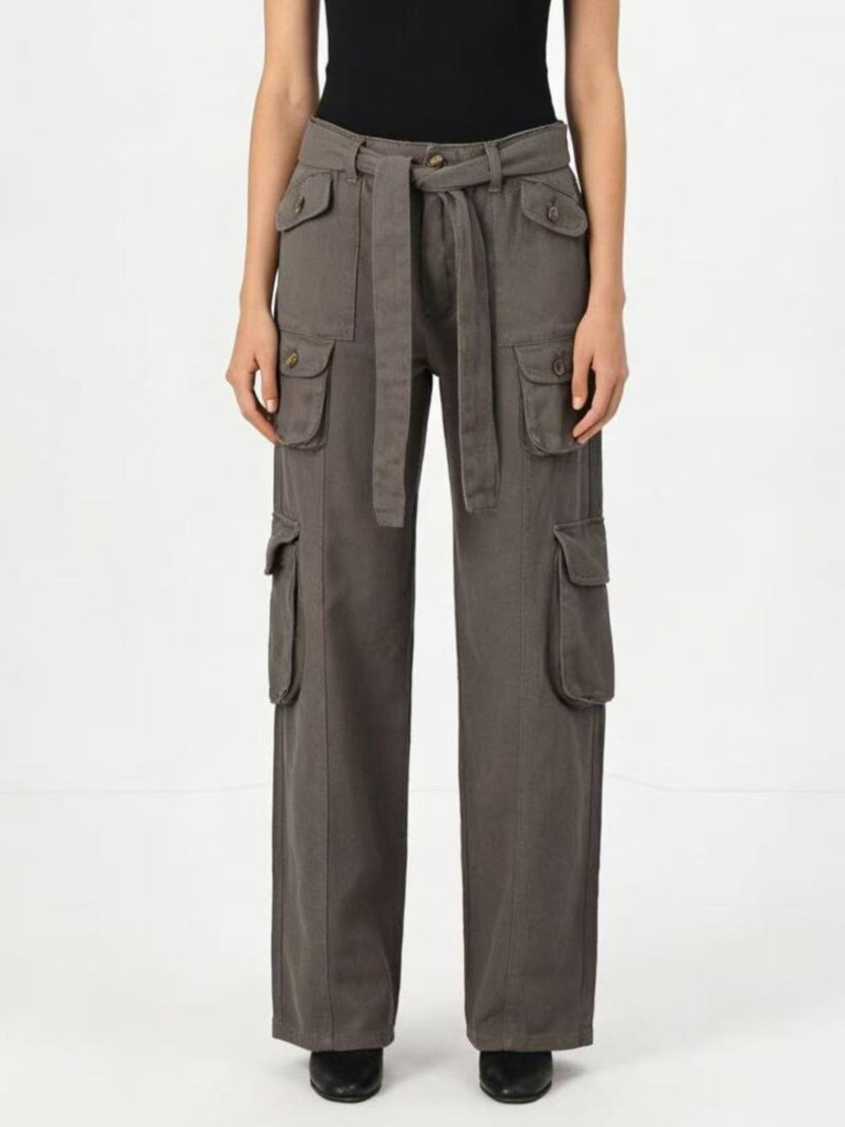 Cargo denim jeans pocket detail