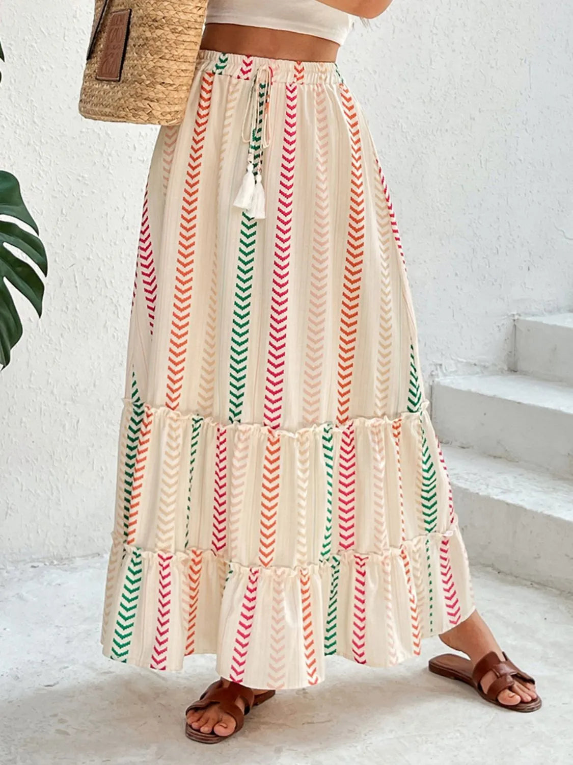 Tie waist detail on printed maxi skirt