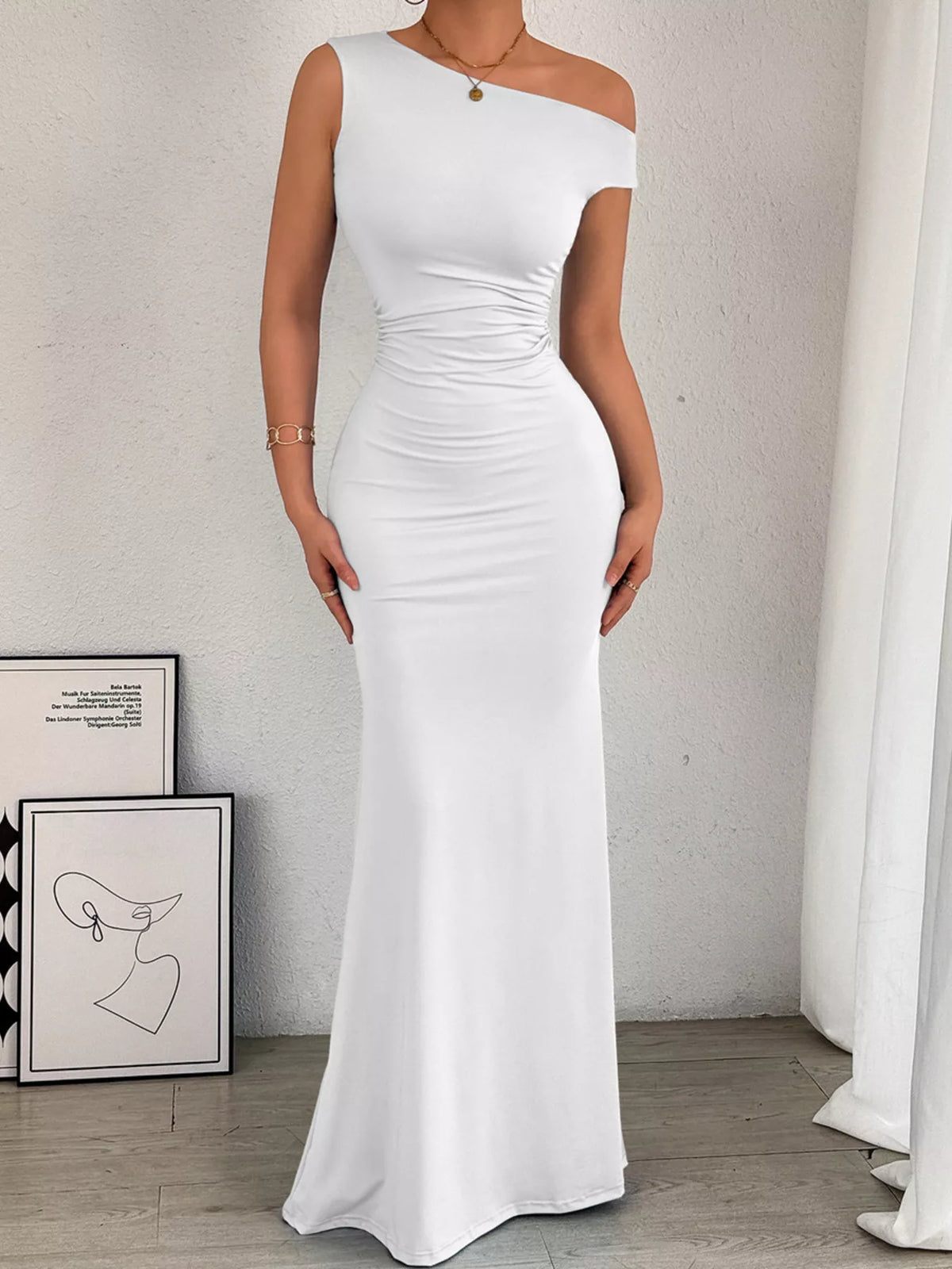 Fabric stretch and ruching detail