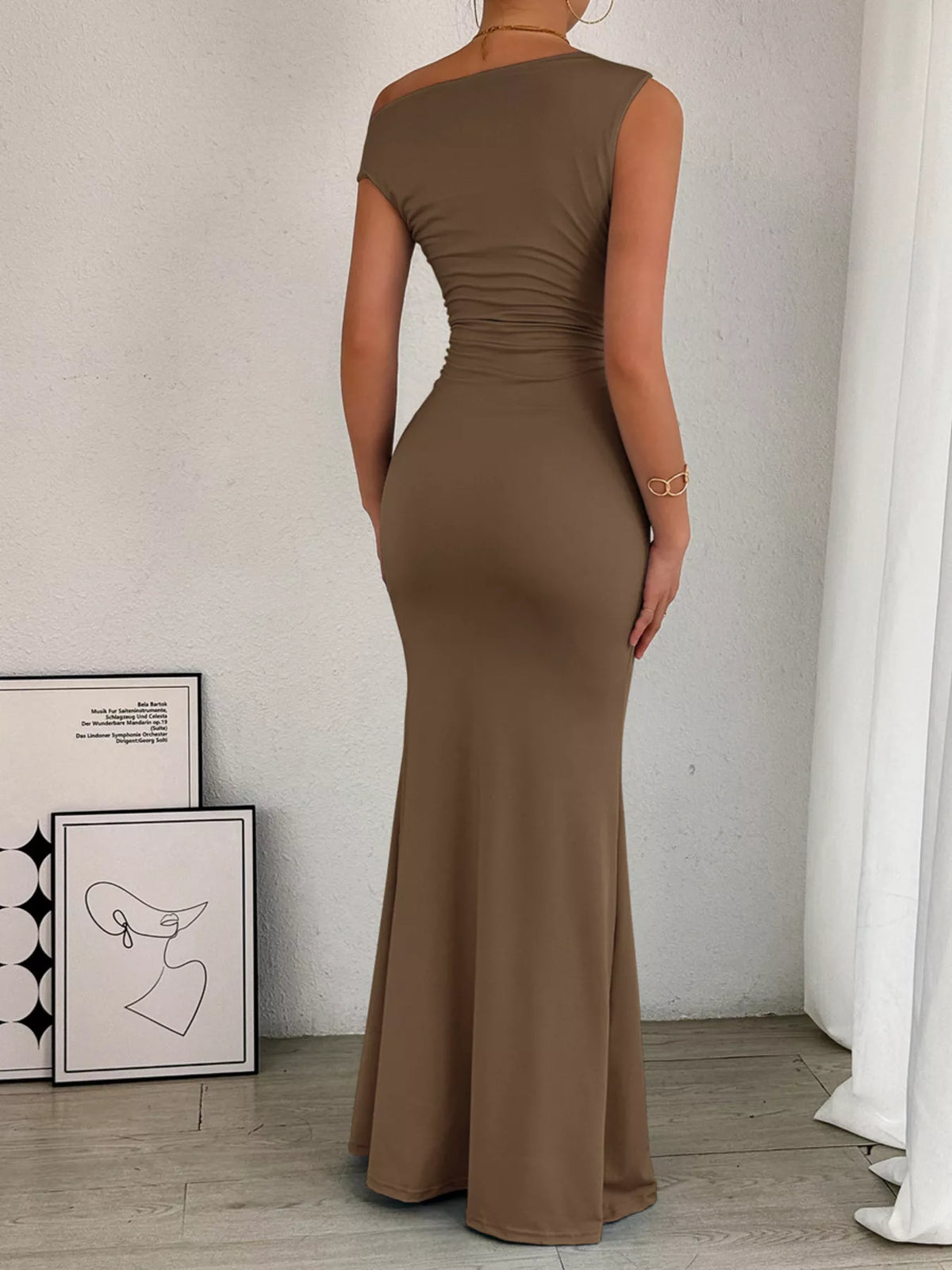 Fabric stretch and ruching detail
