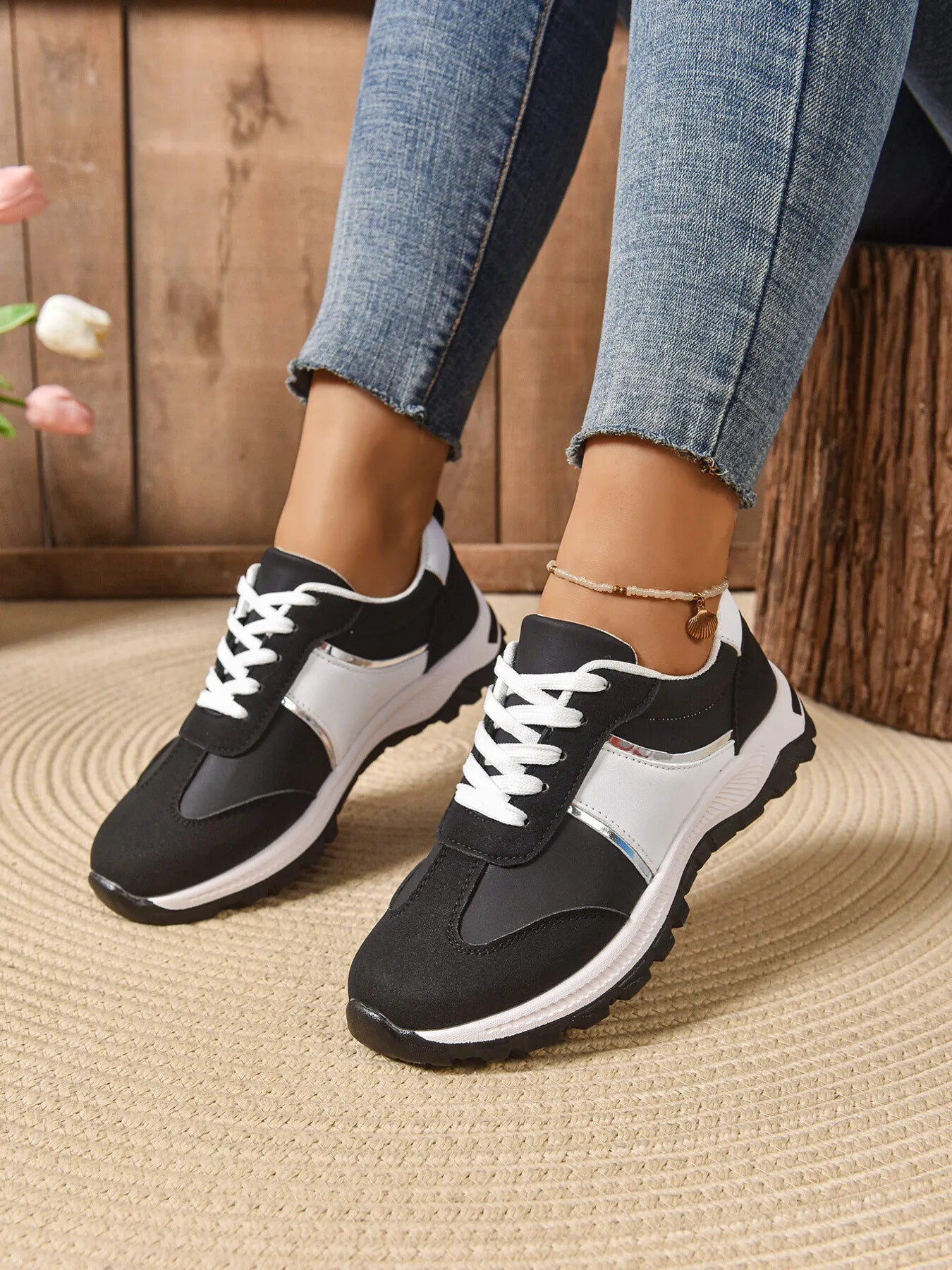 Contrast Lace Up Sneakers Black - Fashorio