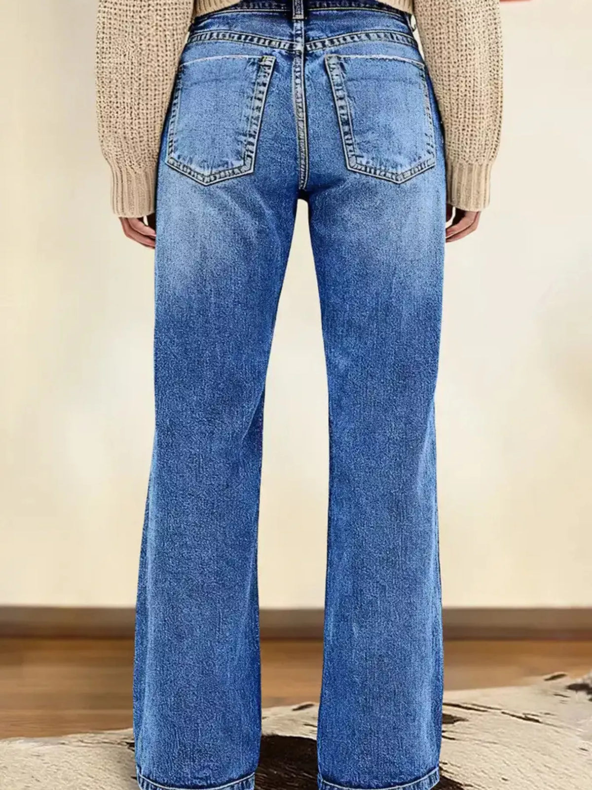 Buttoned waist on straight leg jeans