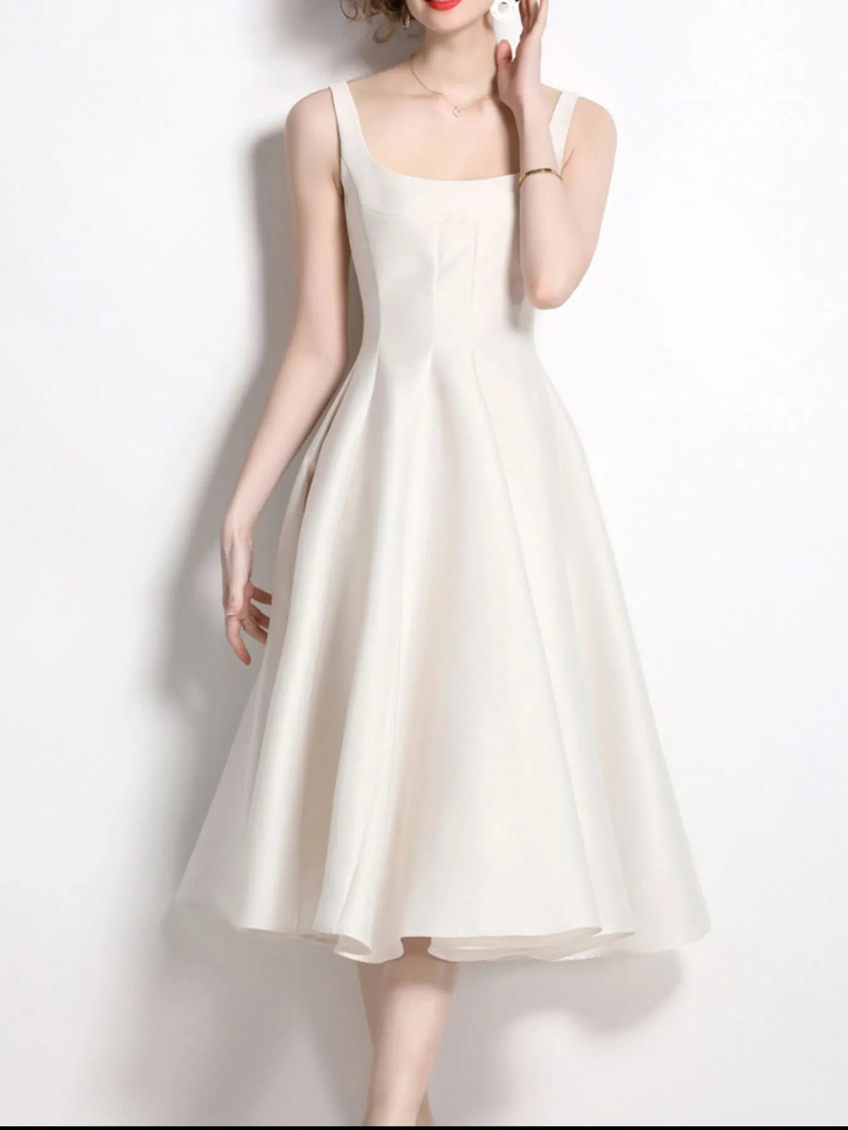 A Line Midi Sleeveless Dress neckline detail
