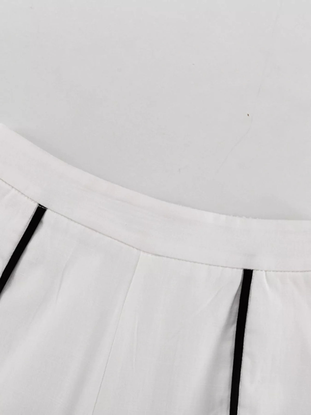 Contrast trim set angle view