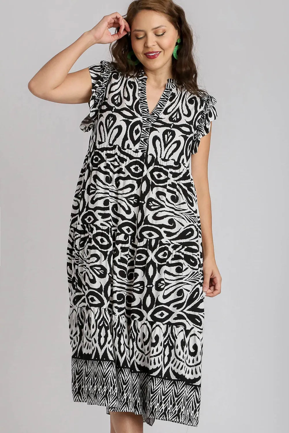 Border Print Ruffle Cap Sleeve Midi Dress Plus Size in Black styled look
