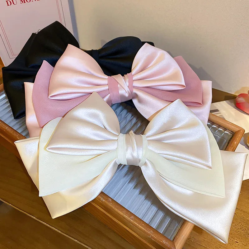 Bow cloth hair clip side detail