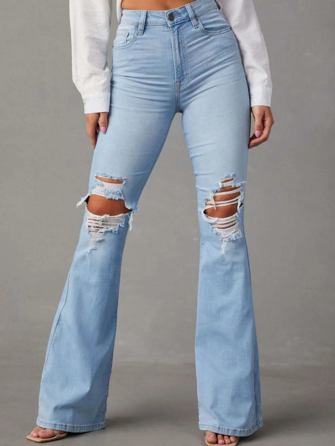 Distressed detail on skinny jeans