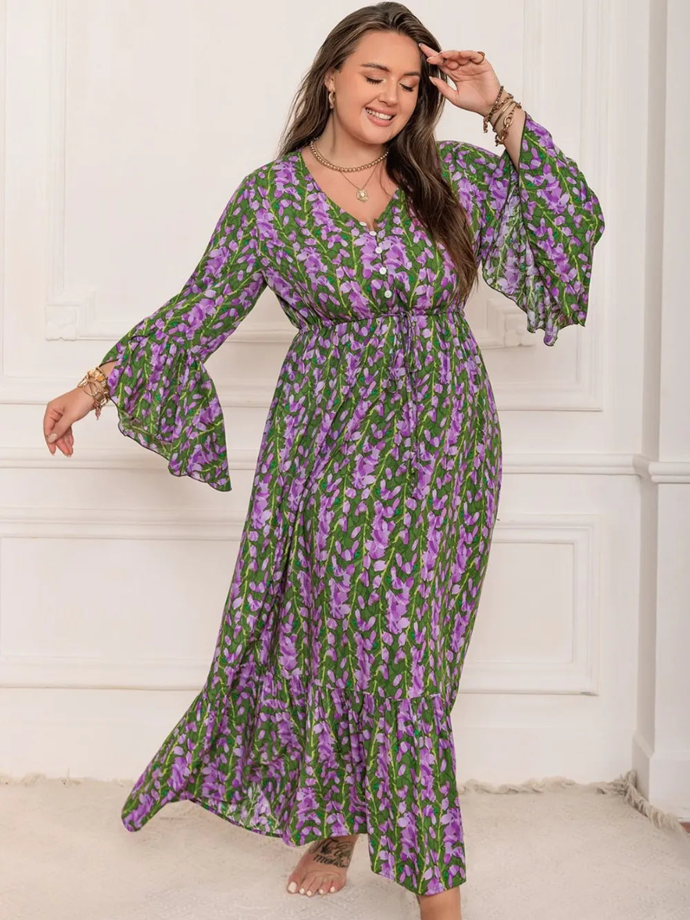 Printed V neck long sleeve maxi dress neckline detail