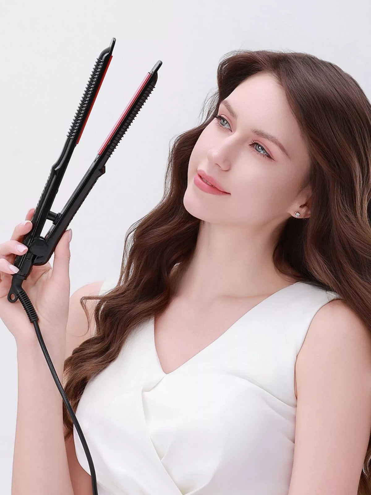Hair straightener in black