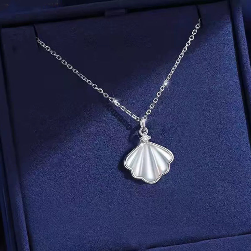 Zircon shell necklace in 925 sterling silver
