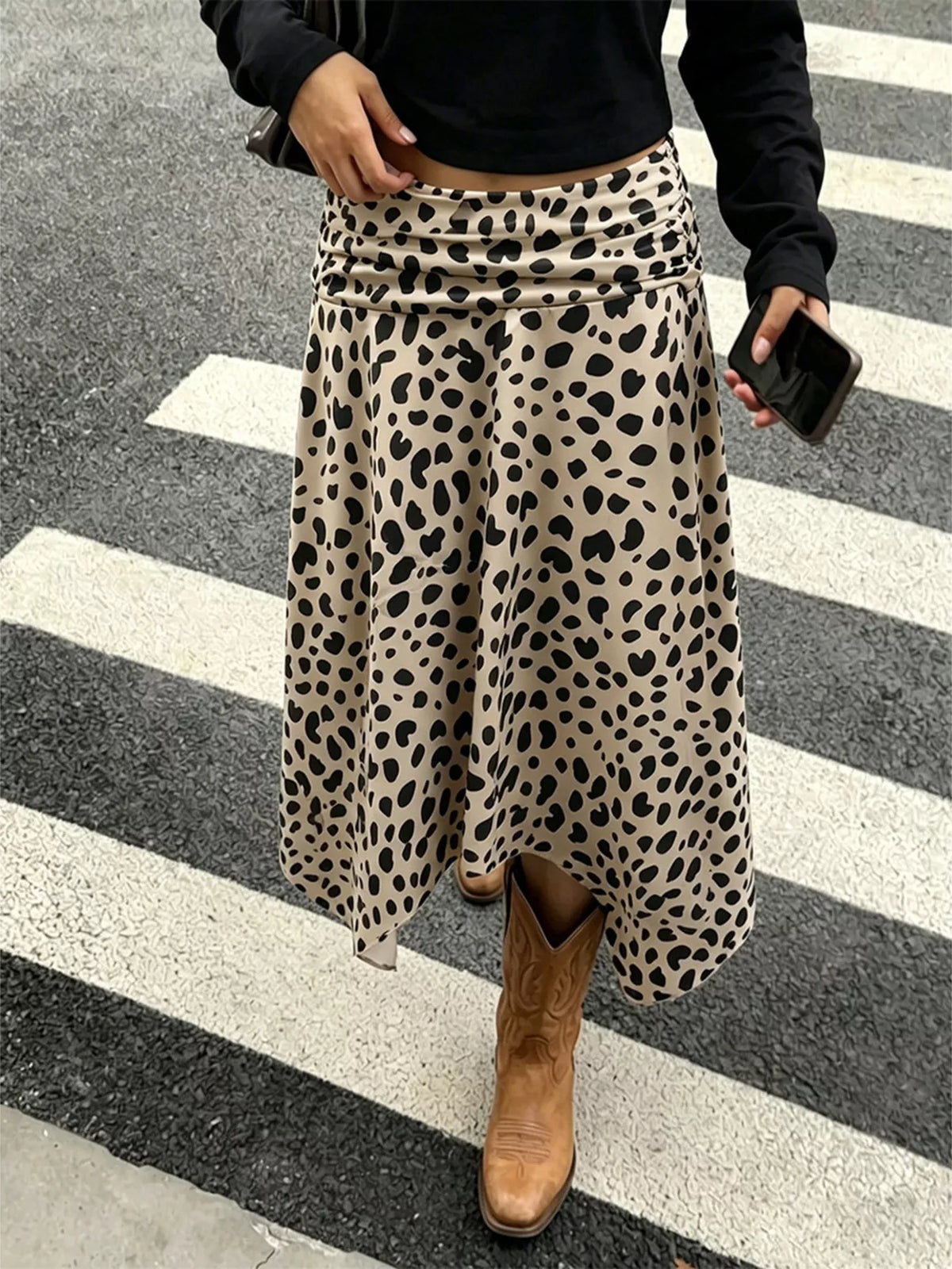 Ruched waist detail on the midi skirt