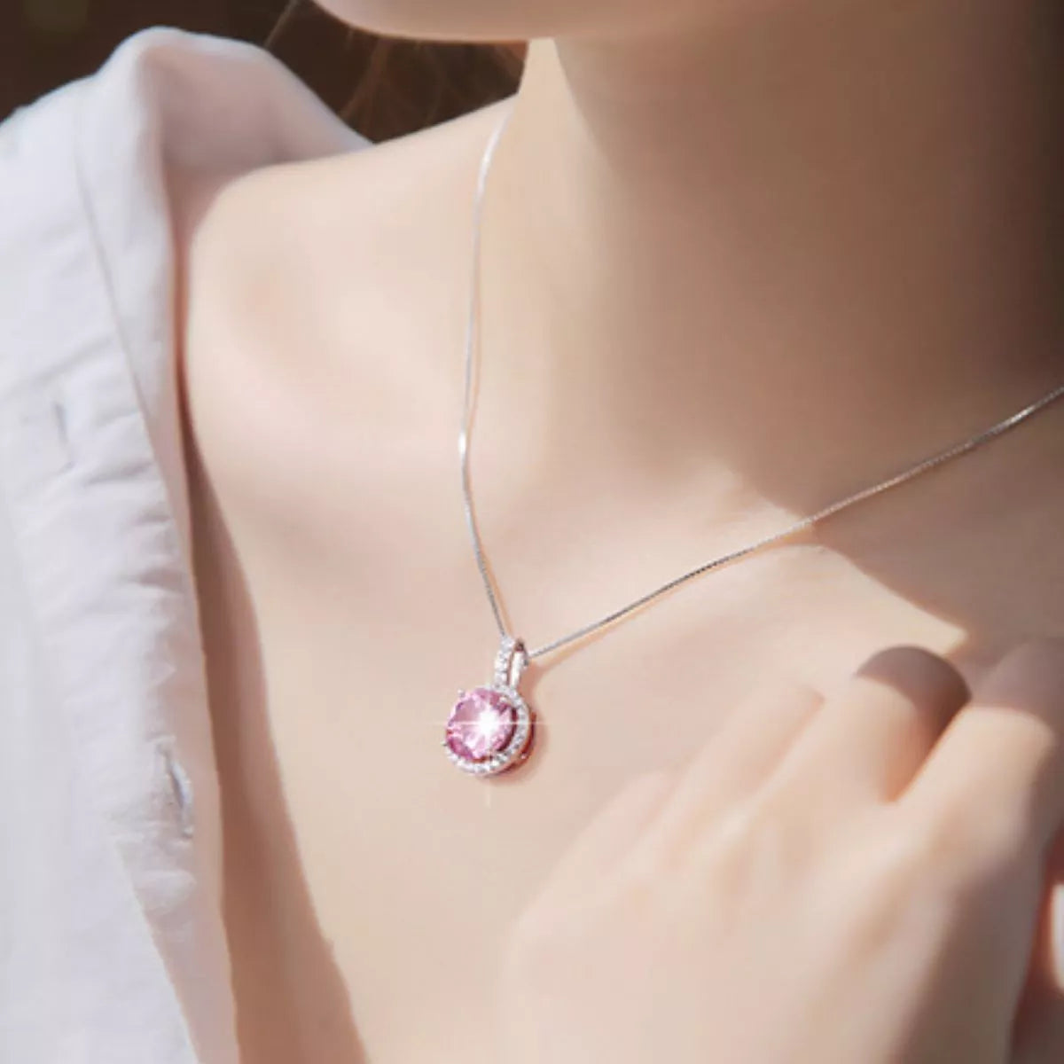 Sterling silver chain detail on the pendant necklace