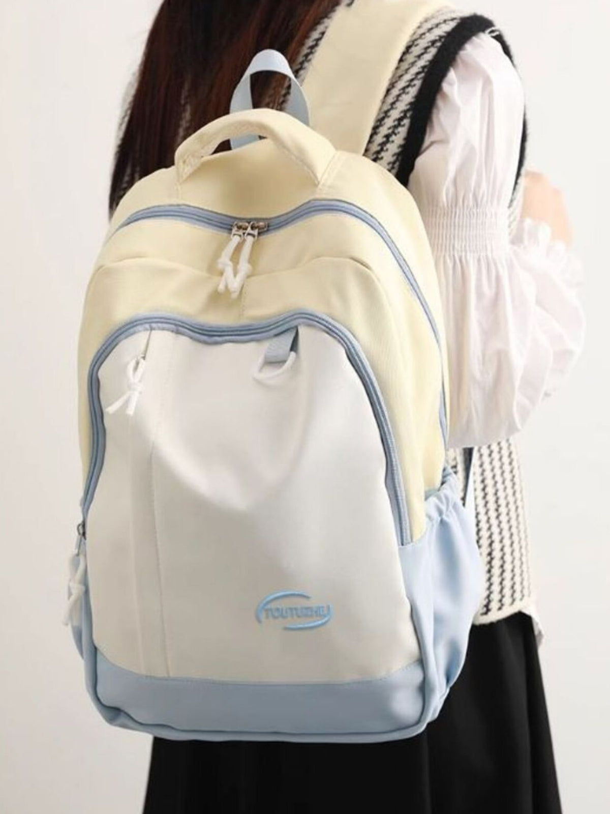 Lightweight backpack top zipper closure detail