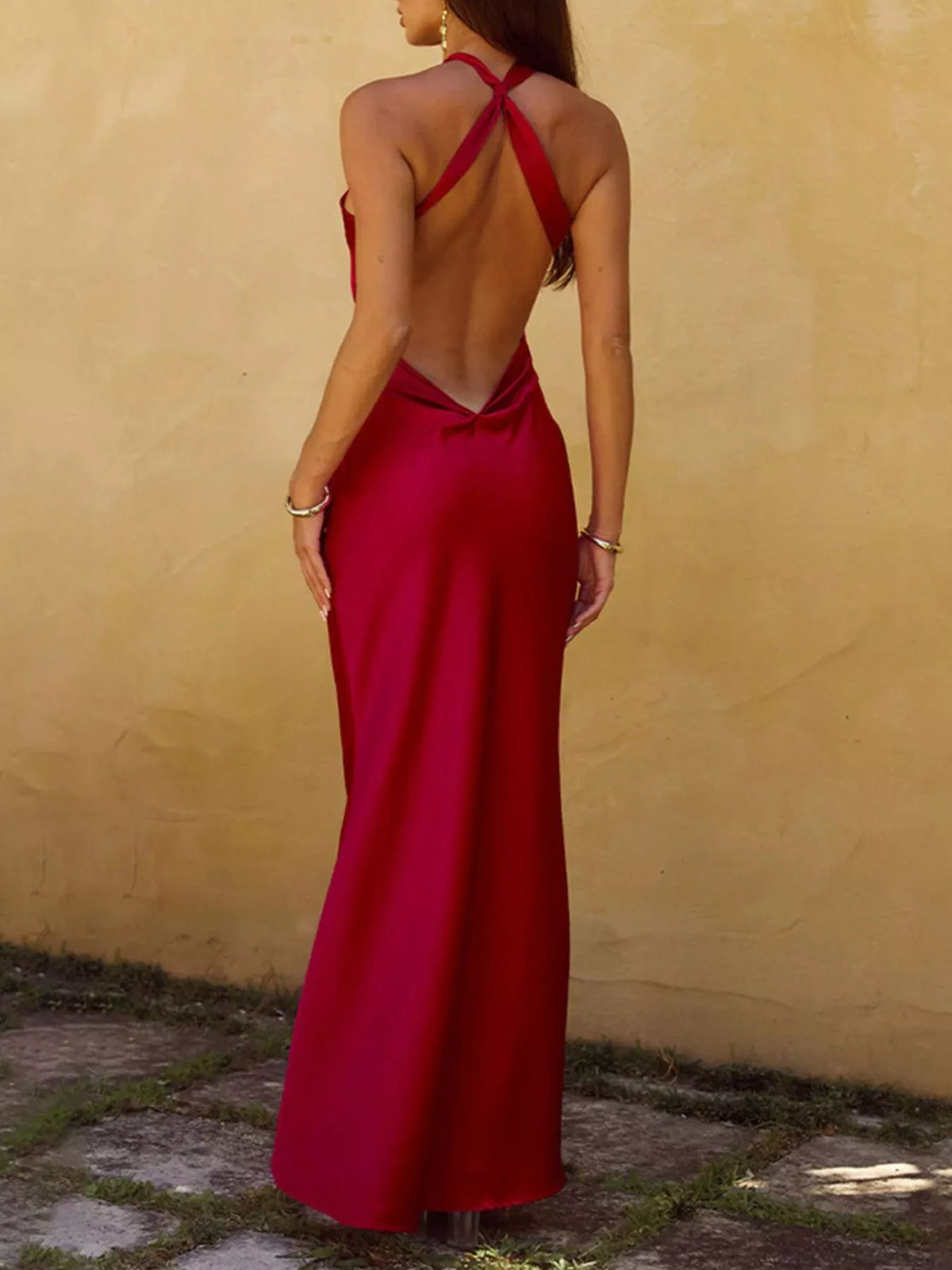 Waist and skirt fall on the halter neck dress