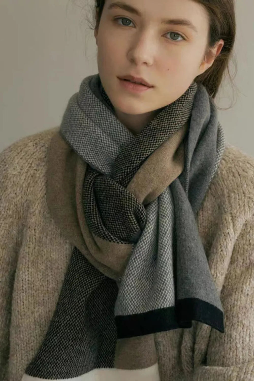 Full length view of the thermal contrast acrylic scarf
