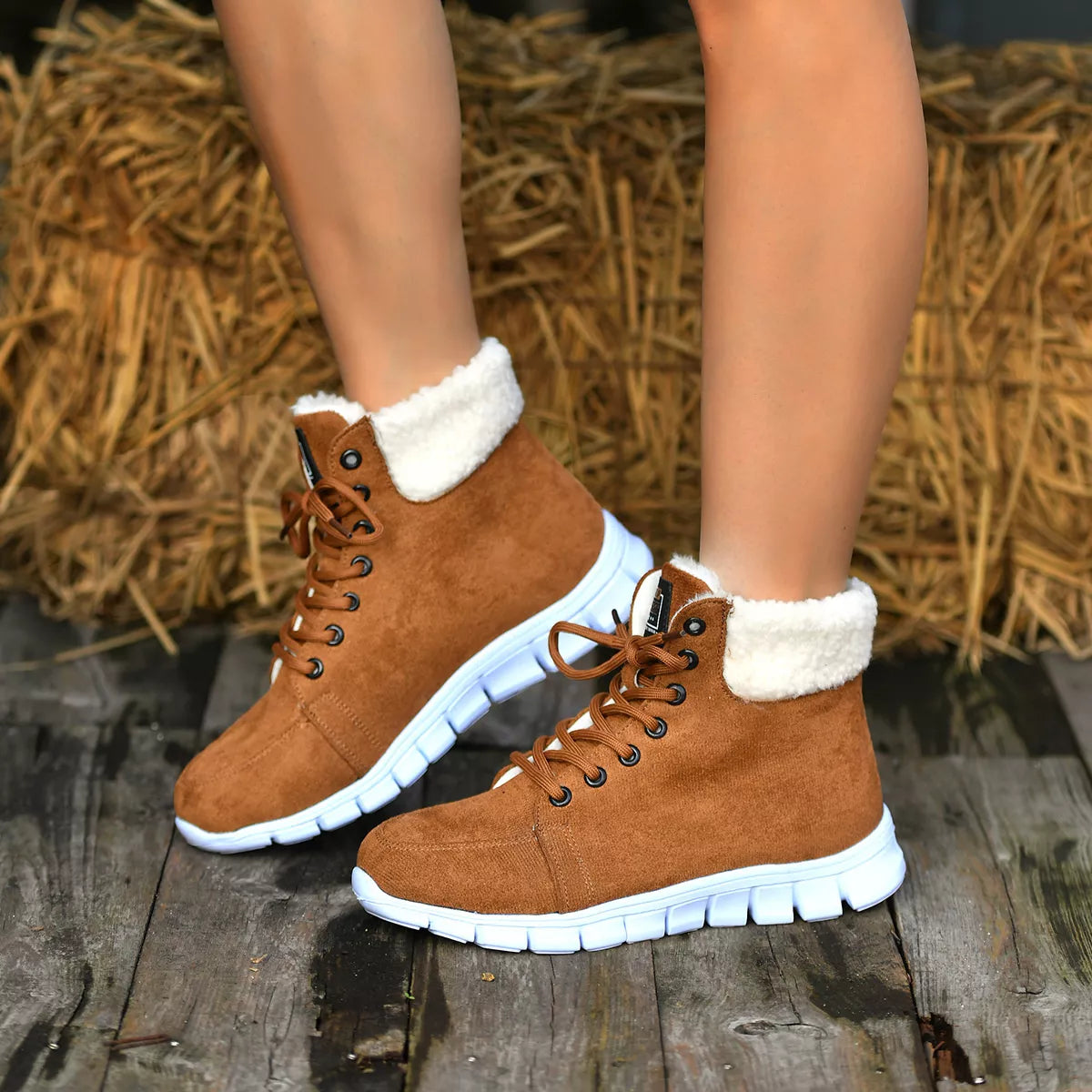 Lace Up Round Toe Boots heel and sole detail