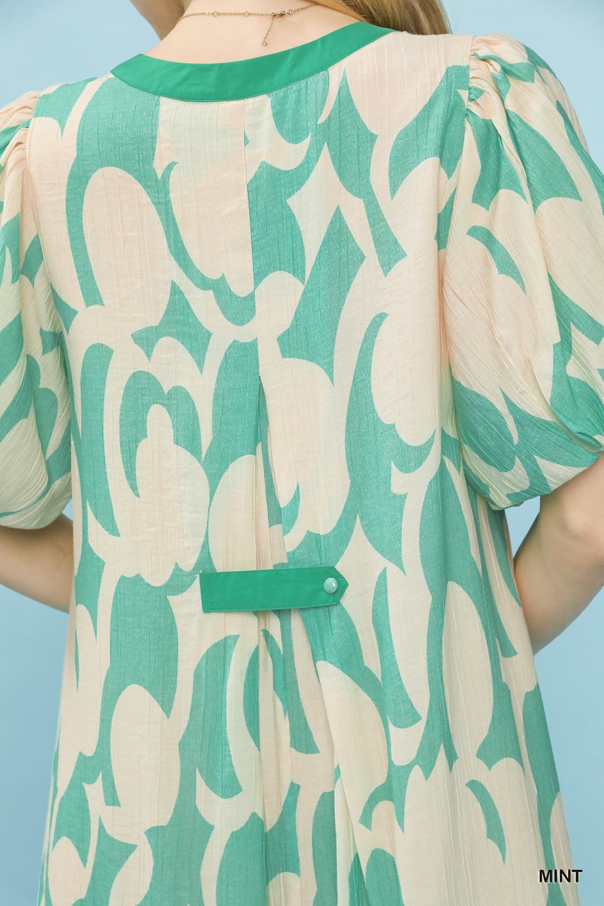 Abstract Print Puff Sleeve Shift Dress detail