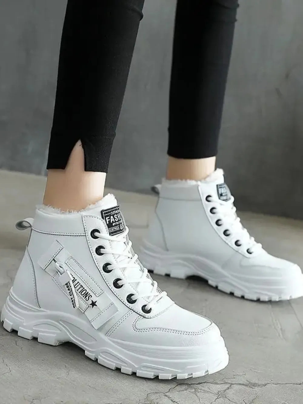 Decorative zipper round toe platform boots toe close up