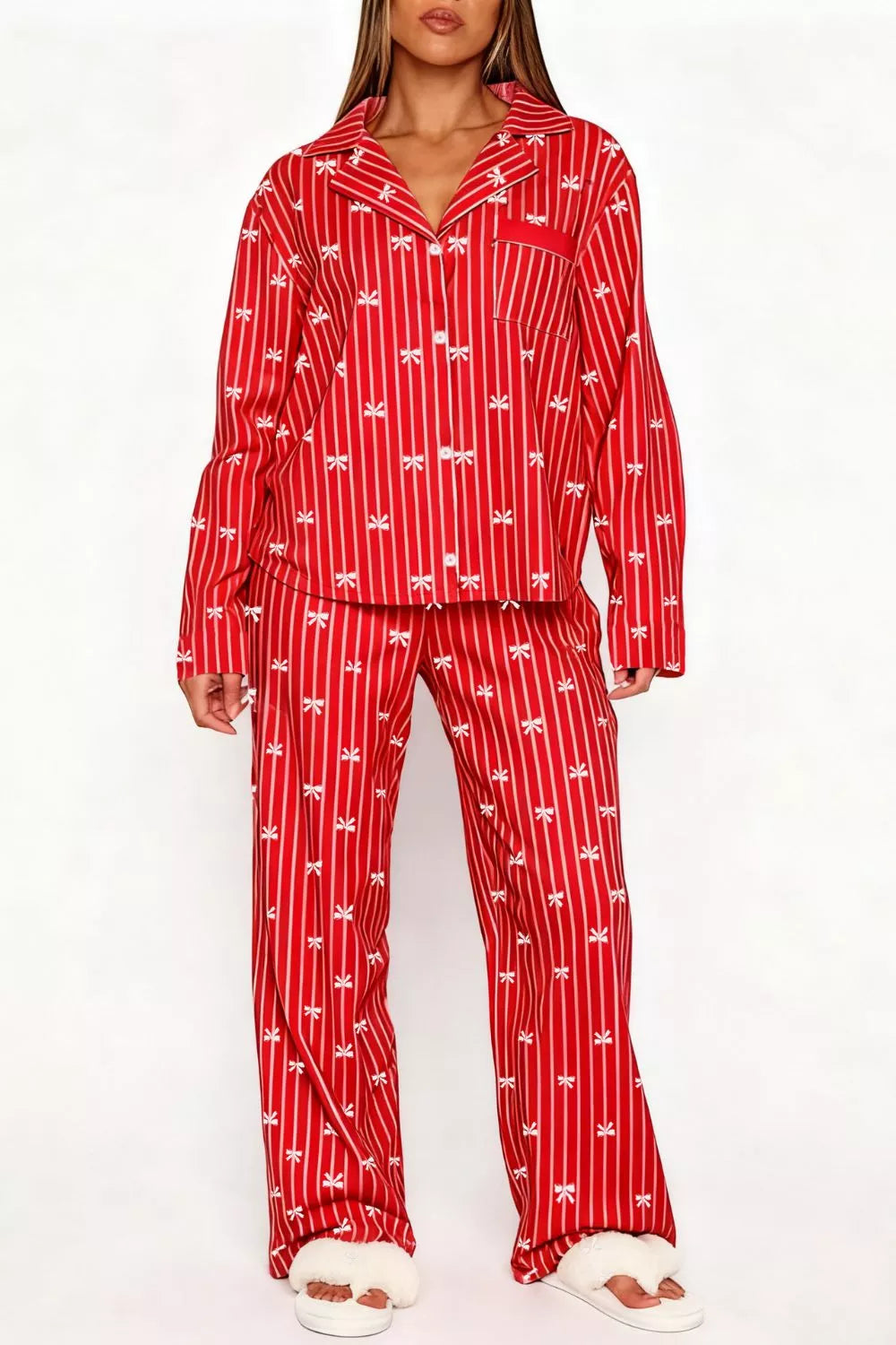 Two piece bow print lounge set side view