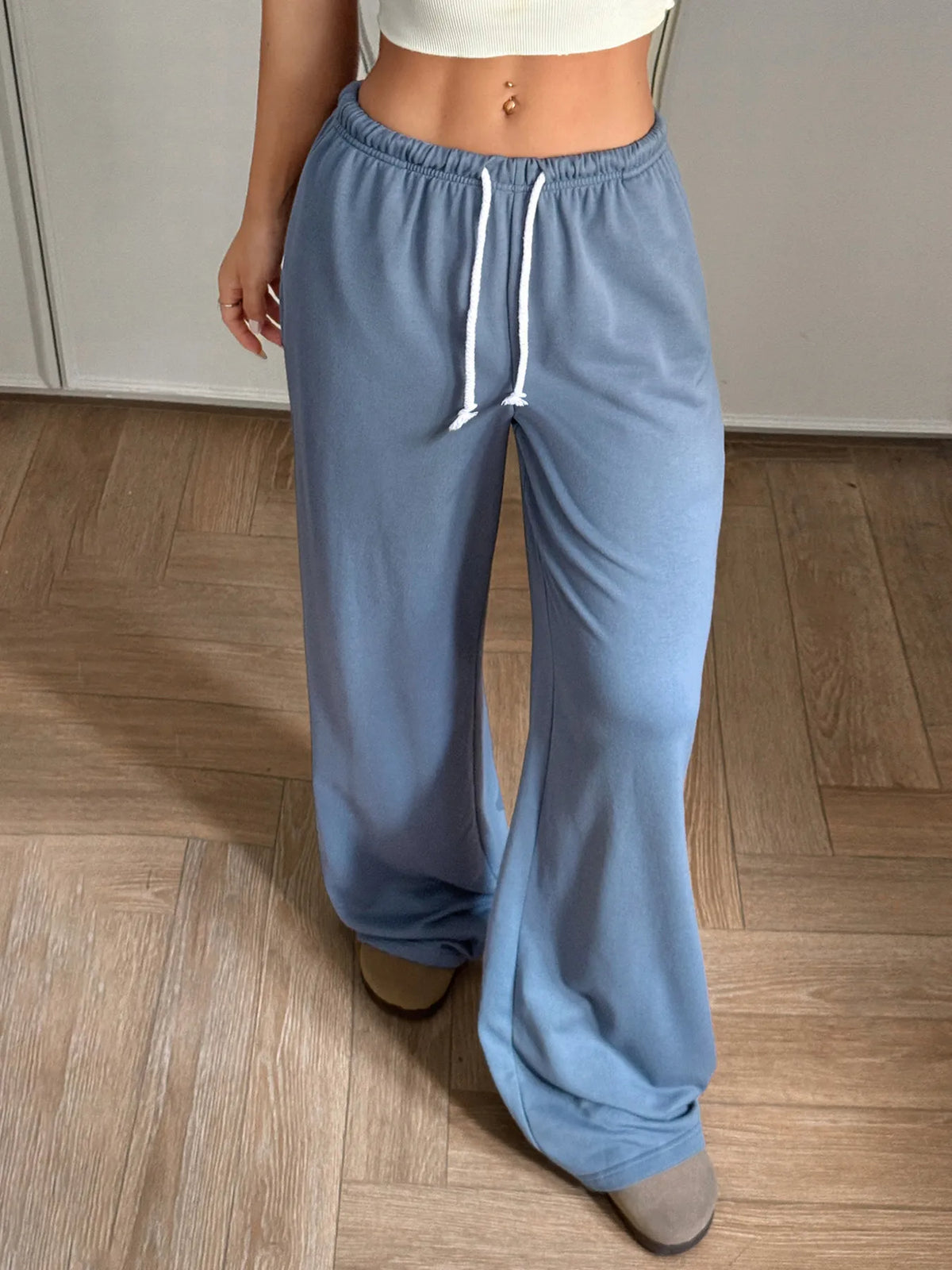 Blue wide leg pants styled outfit