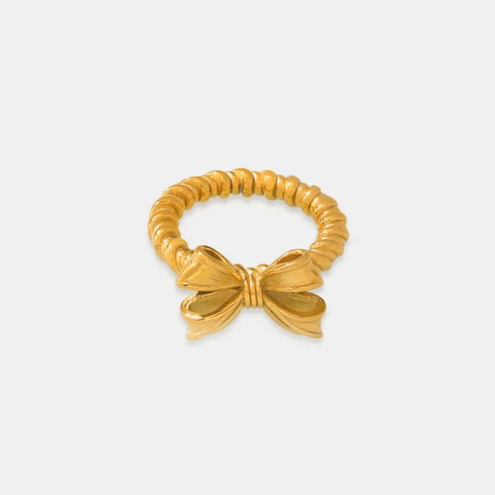 Bow ring detail of the twisted band
