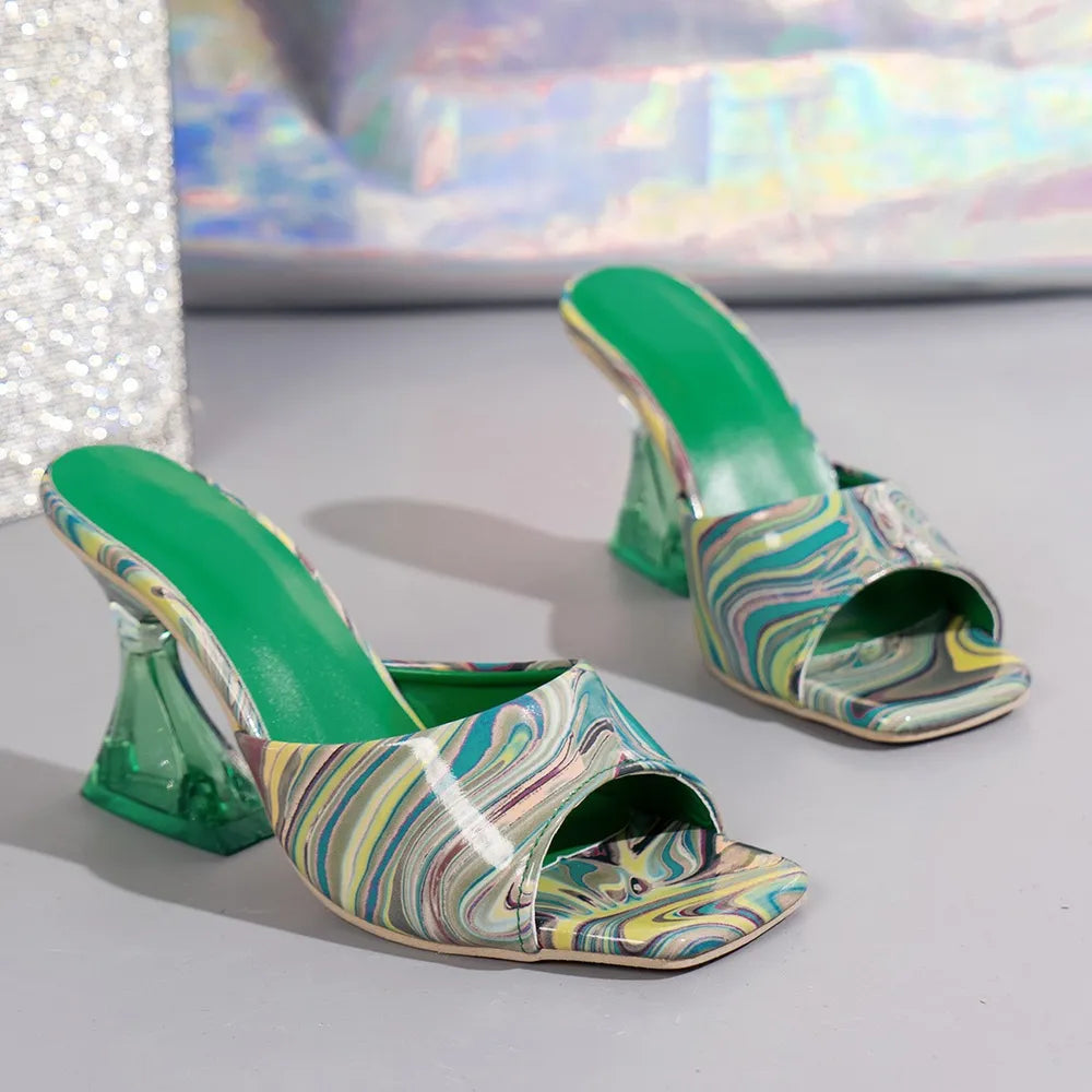 Heeled sandals in turquoise