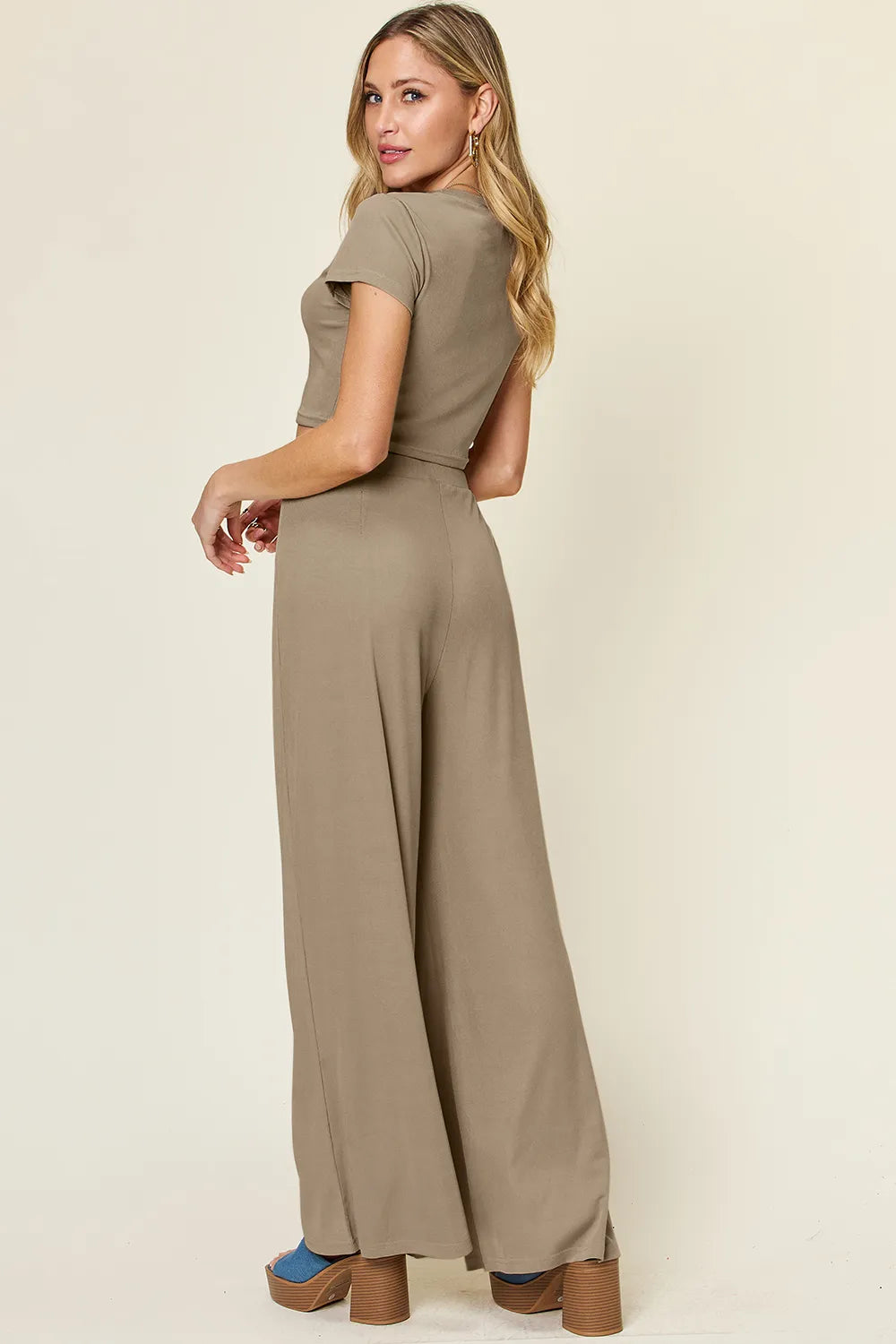 Waist detail of the matching pants