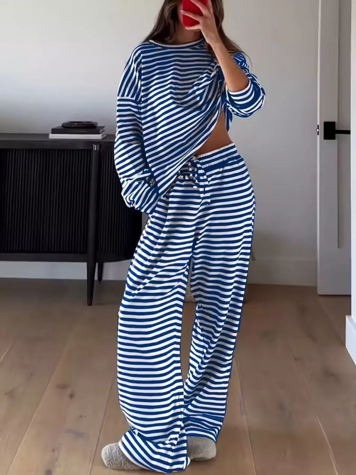 Striped wide pants set back view