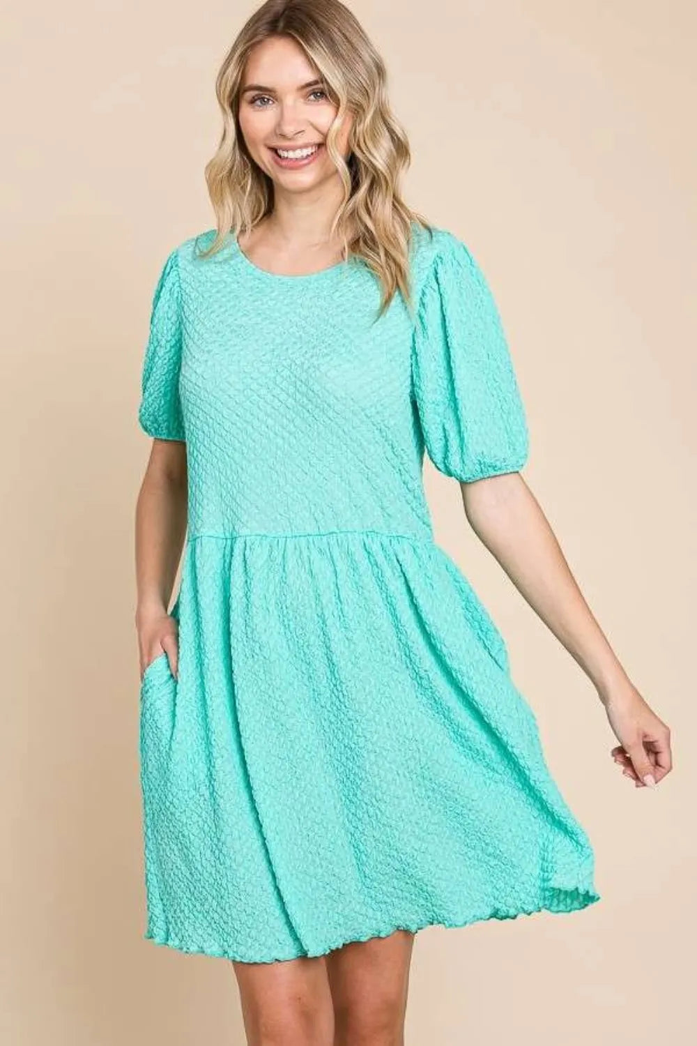 Textured Puff Sleeve Dress in Mint detail