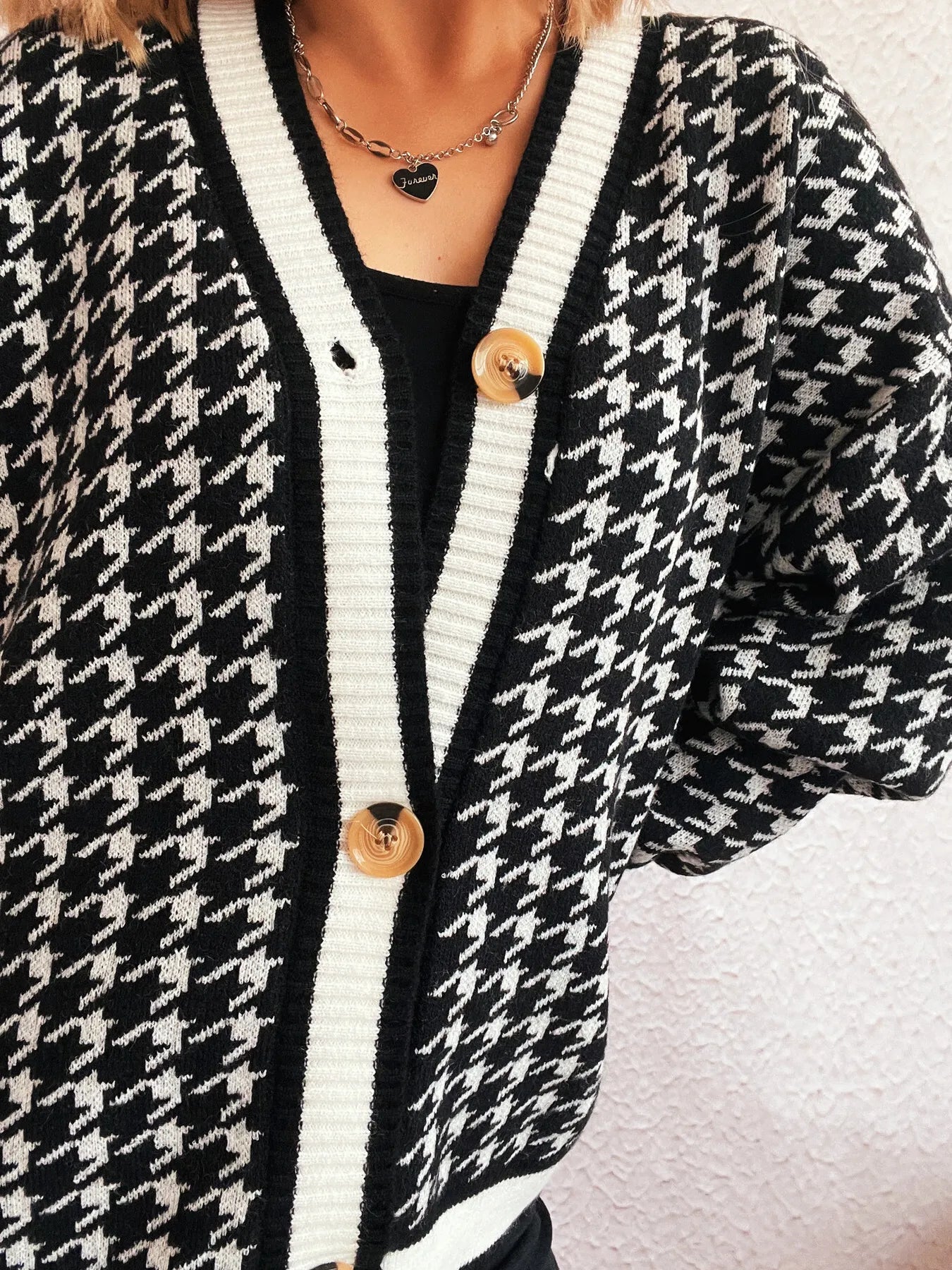 Houndstooth Pattern V-Neck Button-Up Cardigan - Fashorio