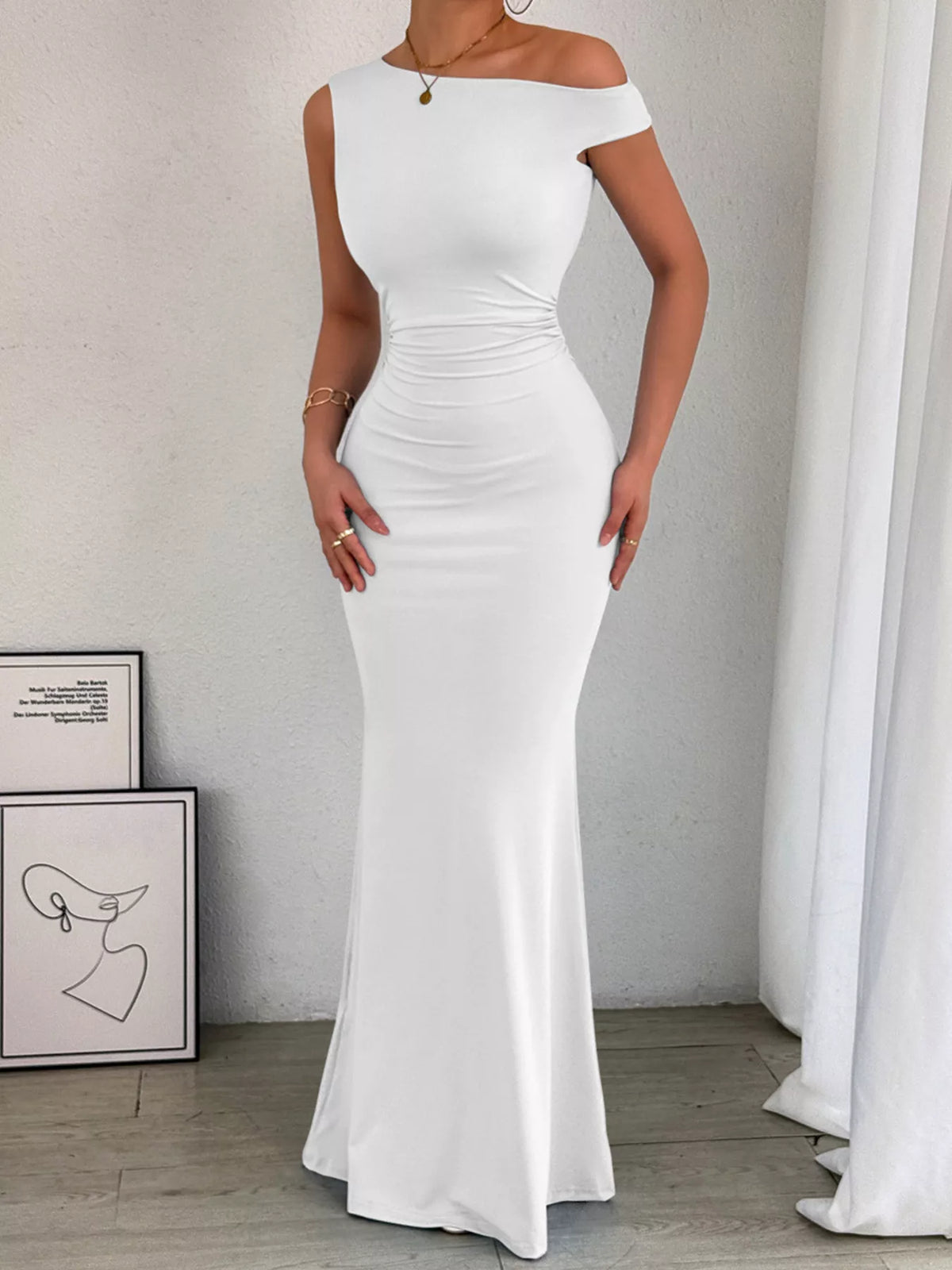Fabric stretch and ruching detail