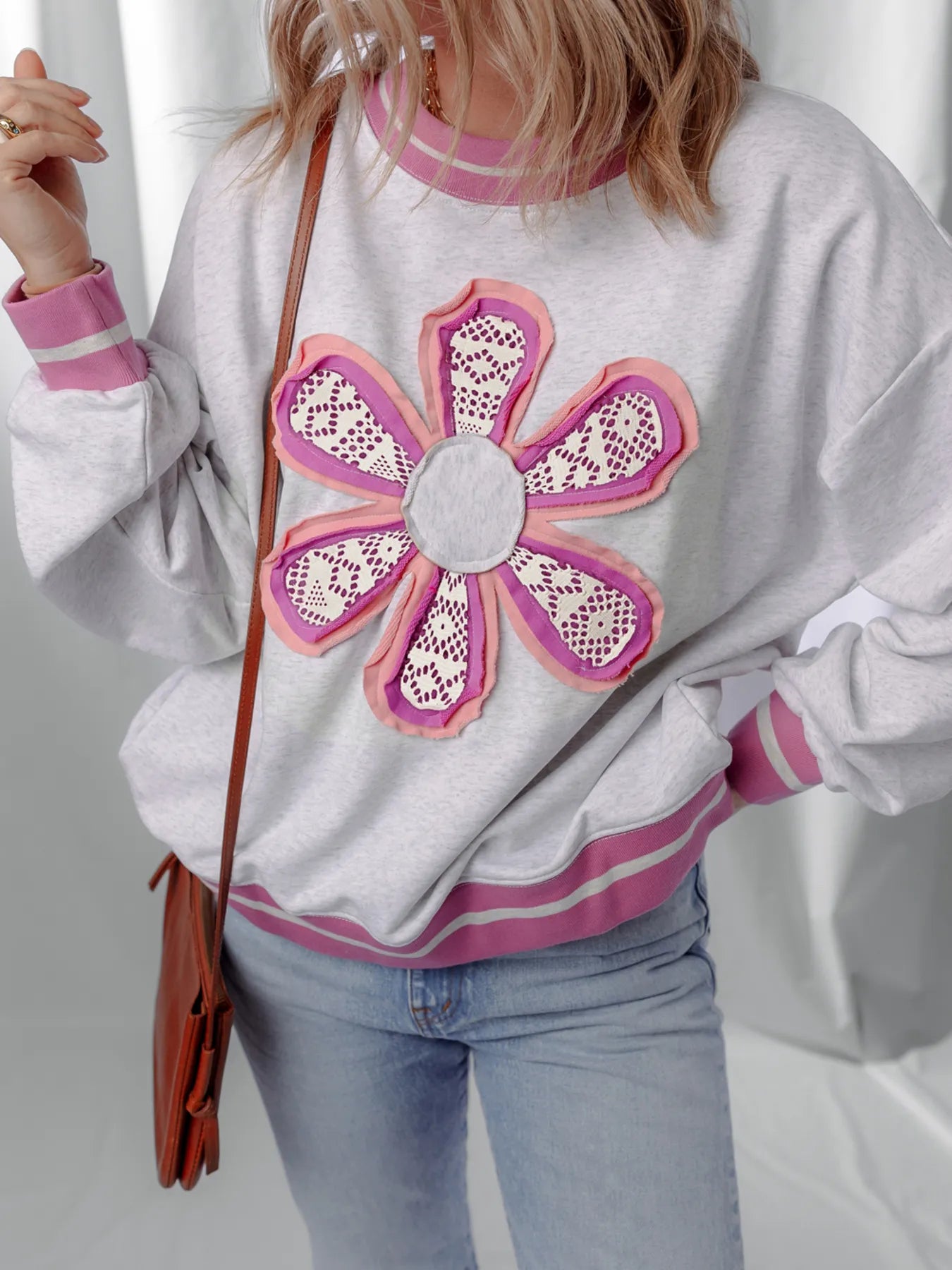 Flower Patch Contrast Trim Crew Neck Sweatshirt - Fashorio