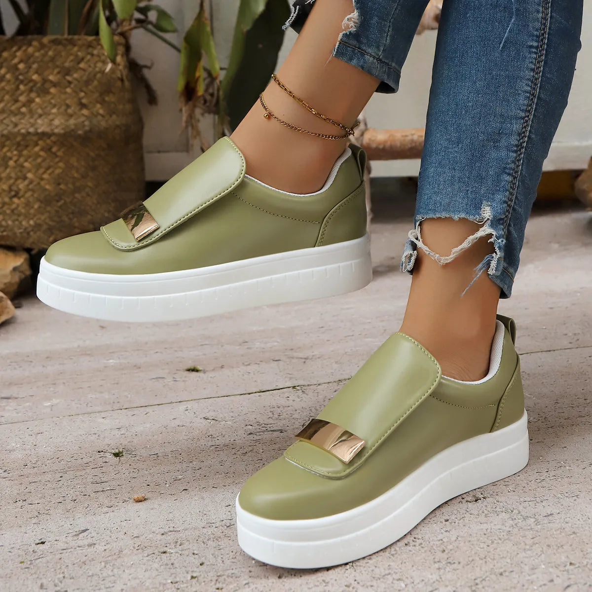 Round Toe Platform Loafers - Fashorio