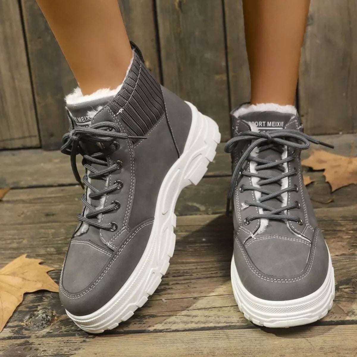 Plush lining lace up boots sole view