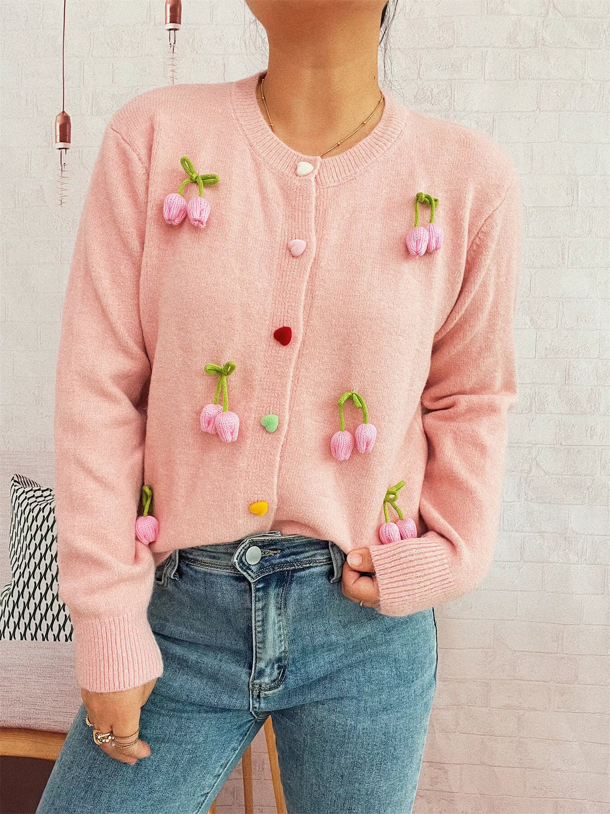 Flower cardigan in white colorway