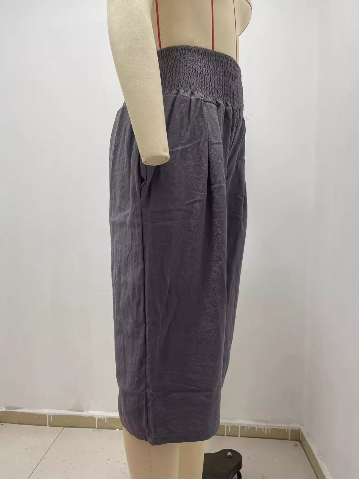 Smocked waist detail on the wide leg capri pants