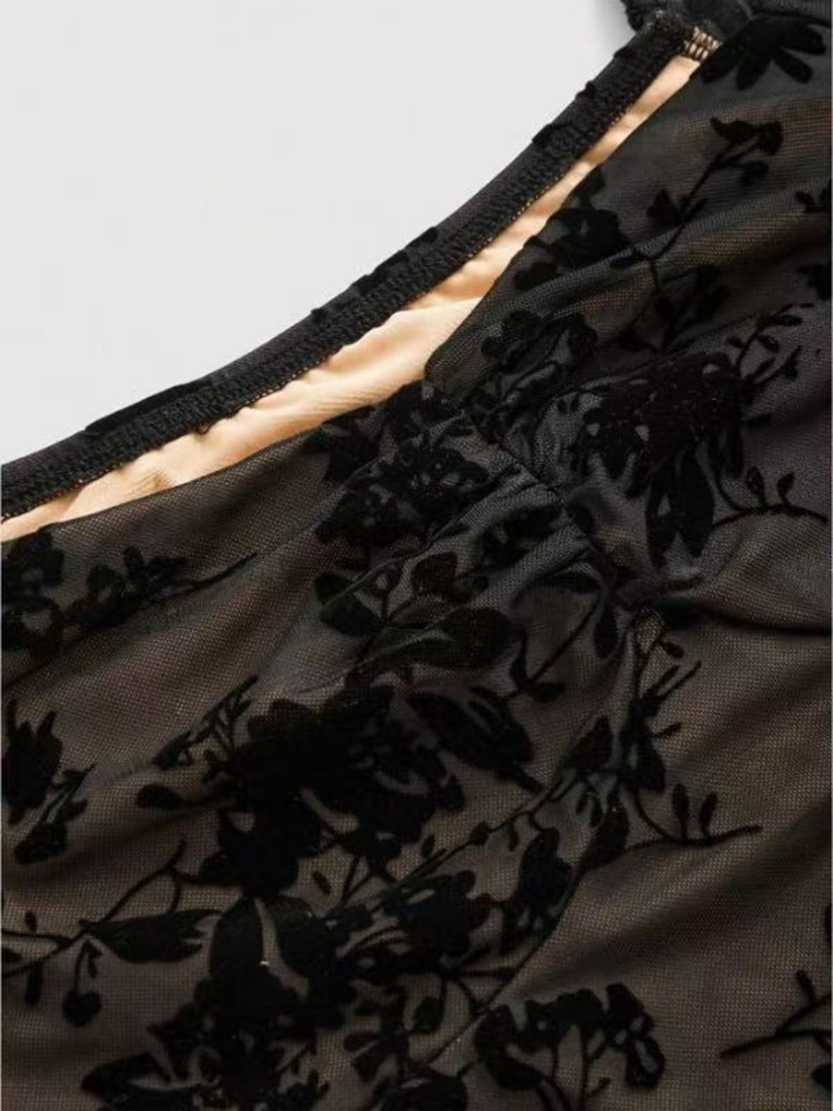 Black sweetheart neckline mini dress close up of the lace sleeve