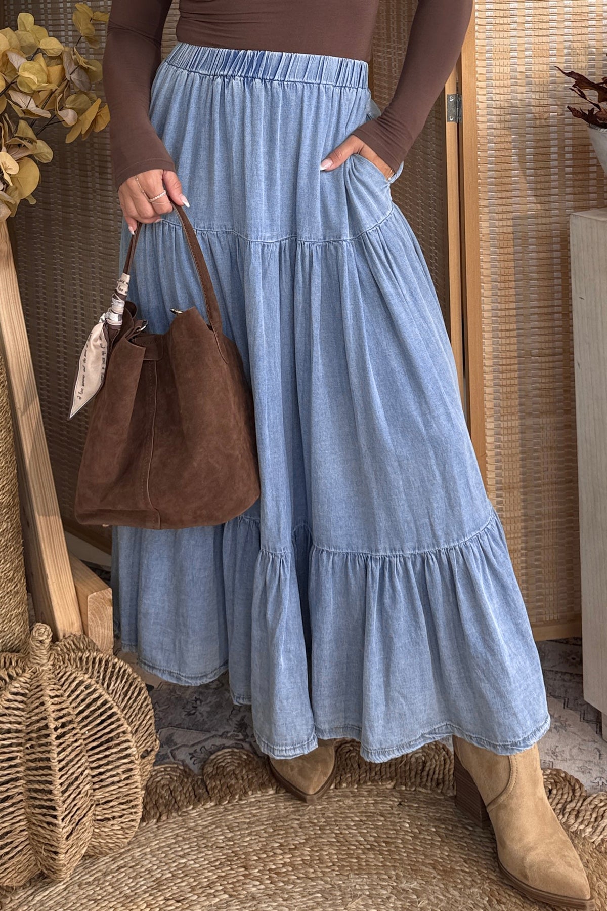 Elastic waist detail of denim maxi skirt