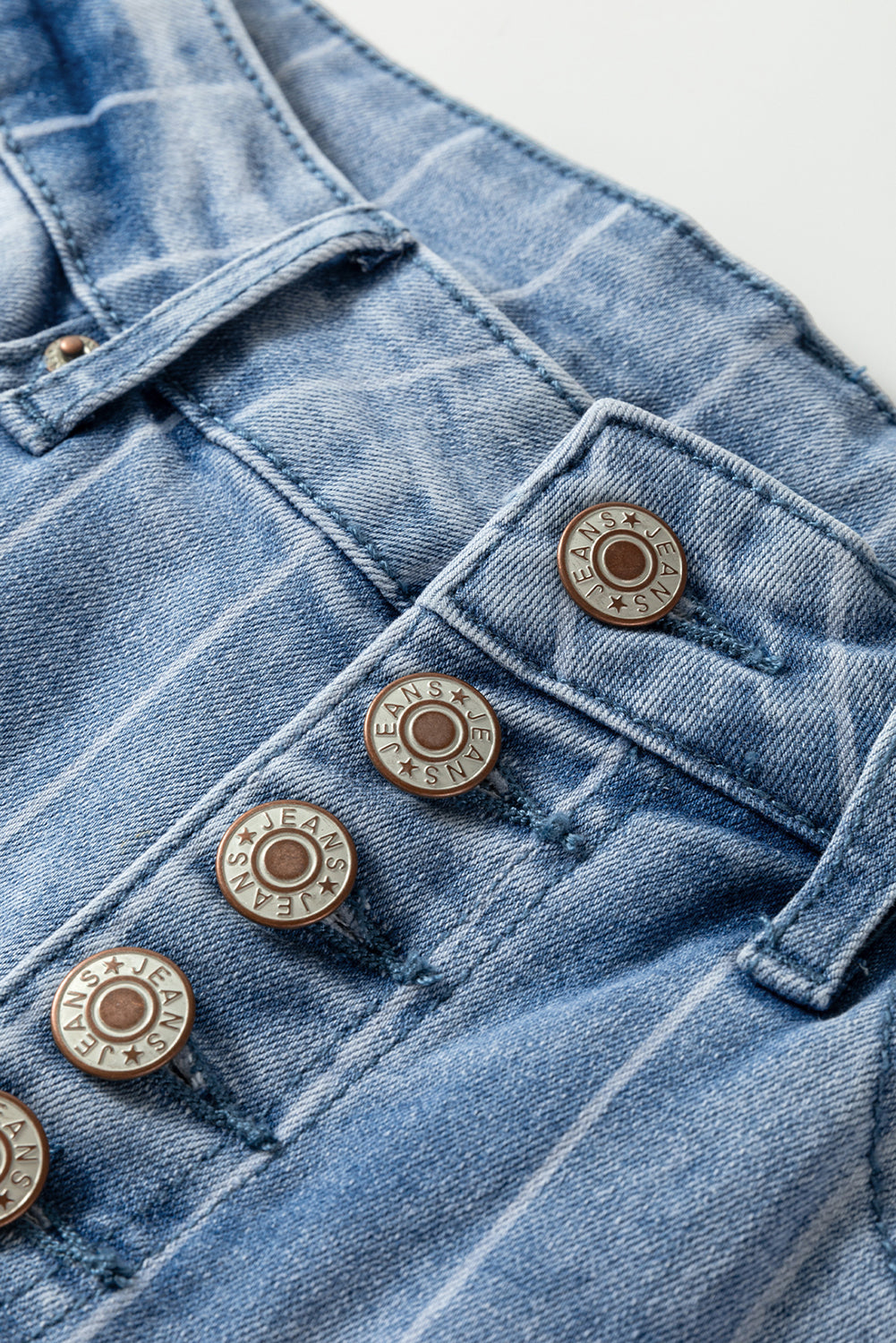 Blue wide leg jeans styled outfit